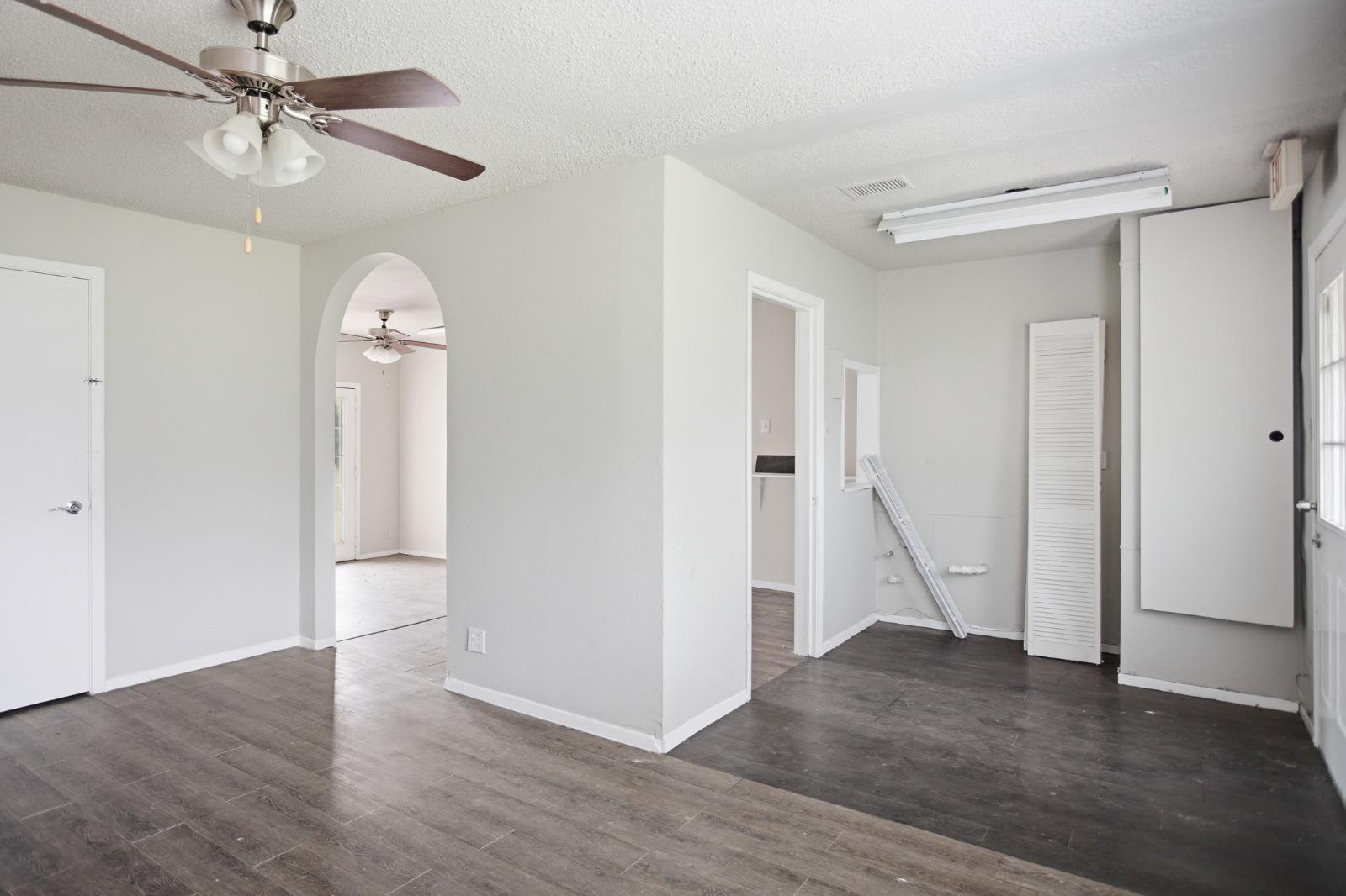 1305 S MAYS St # C&D, Round Rock, TX 78664
