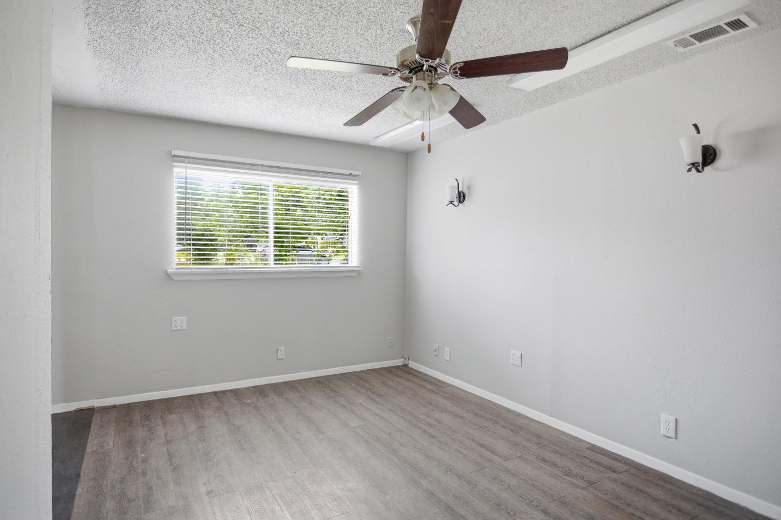 1305 S MAYS St # C&D, Round Rock, TX 78664
