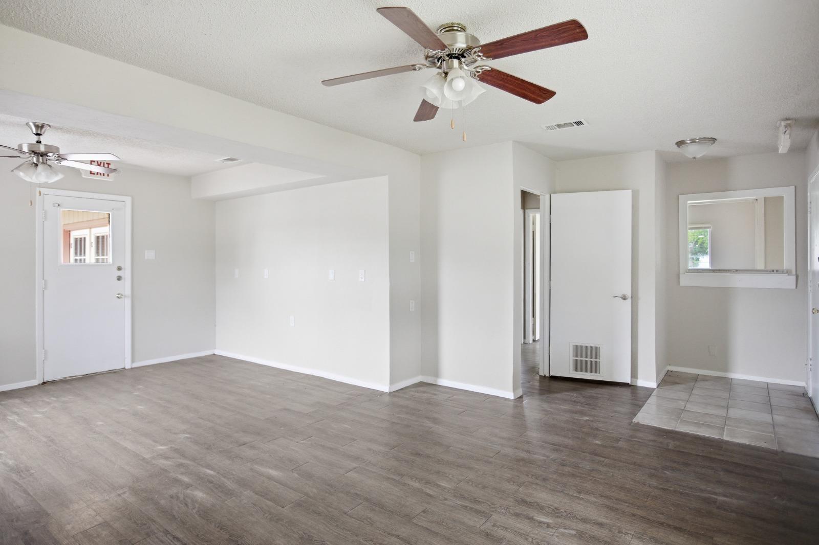 1305 S MAYS St # C&D, Round Rock, TX 78664