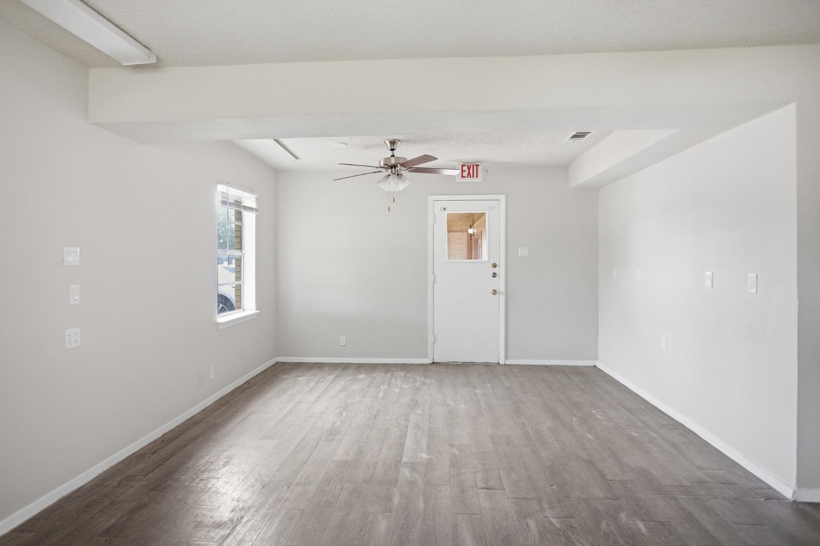 1305 S MAYS St # C&D, Round Rock, TX 78664