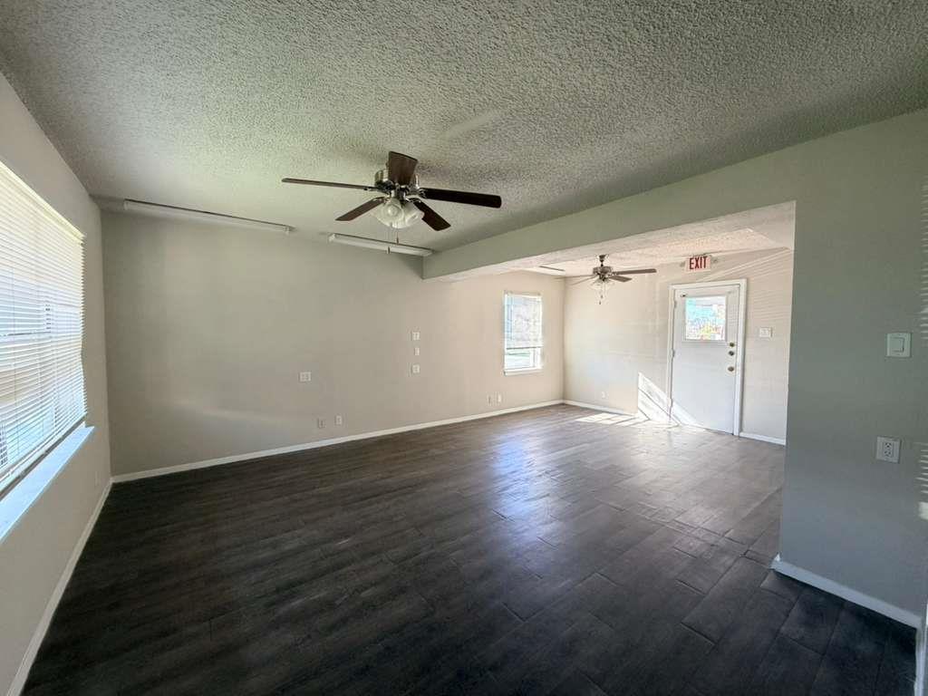 1305 S MAYS St # C&D, Round Rock, TX 78664