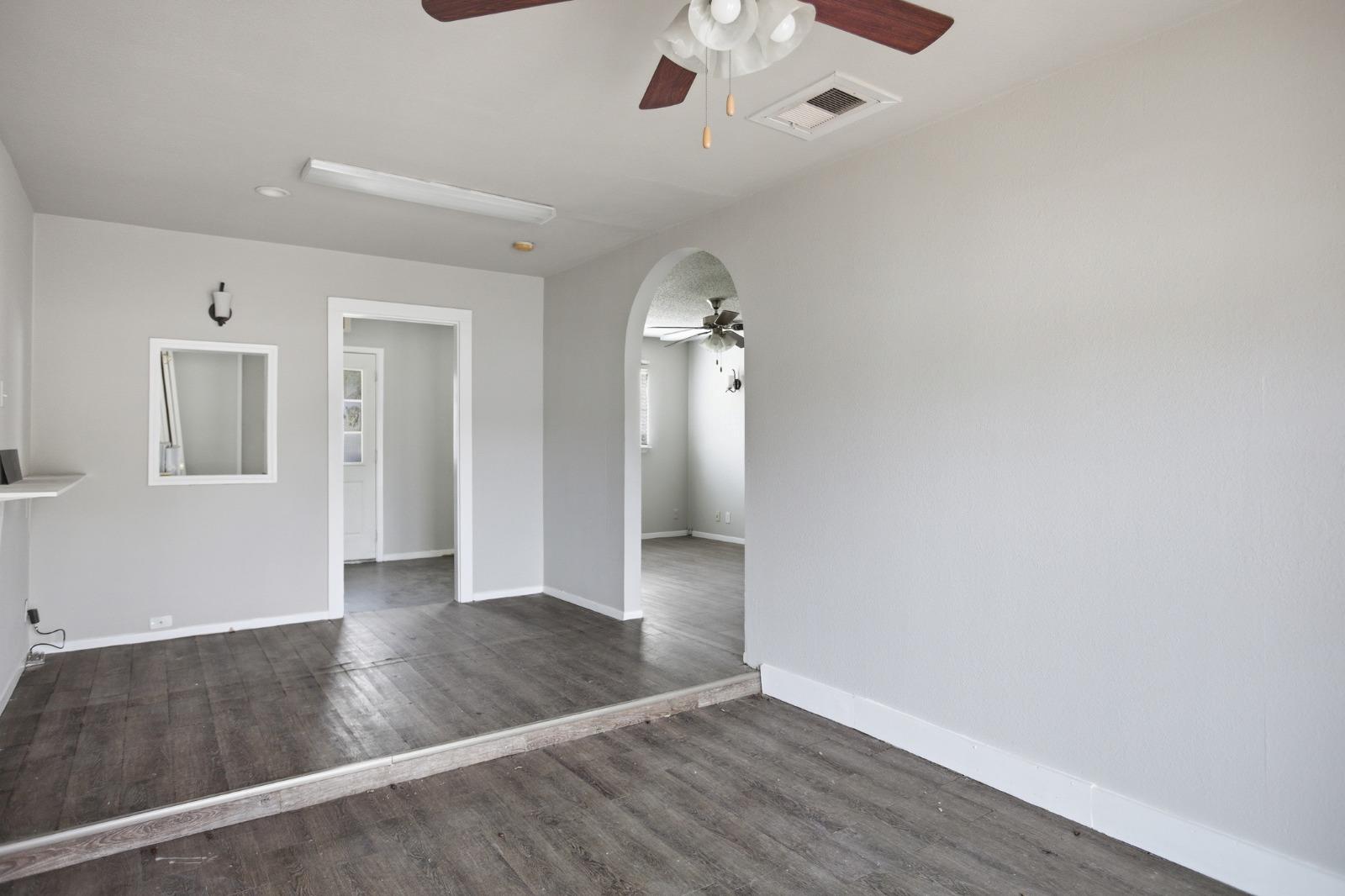 1305 S MAYS St # C&D, Round Rock, TX 78664
