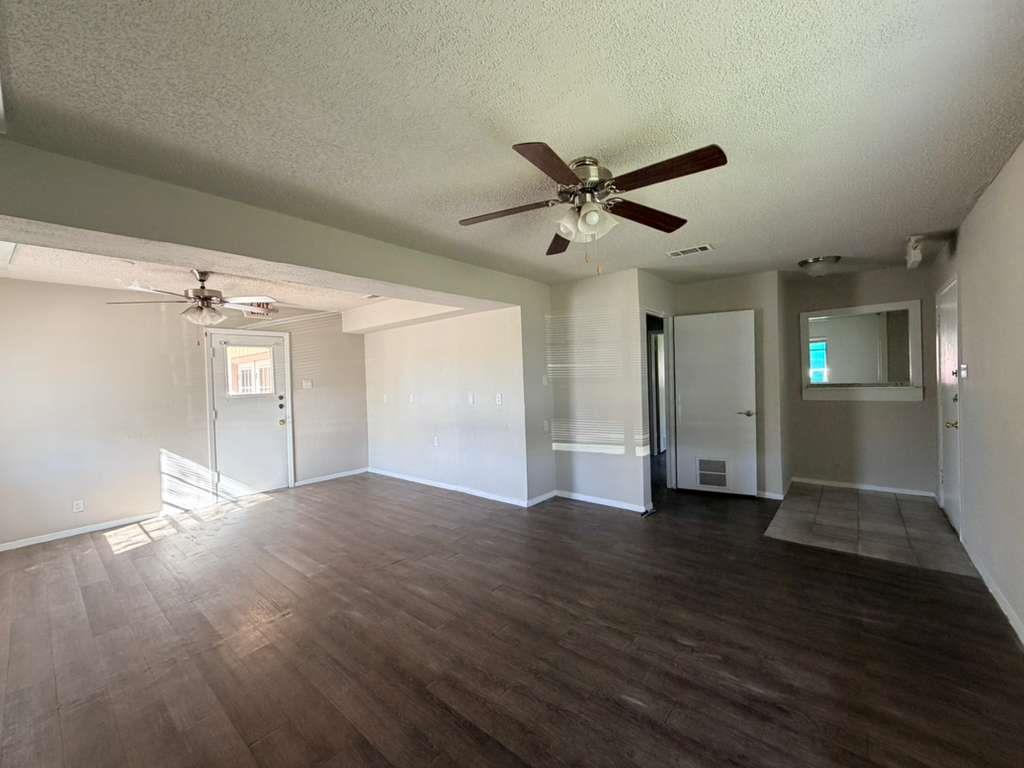 1305 S MAYS St # C&D, Round Rock, TX 78664