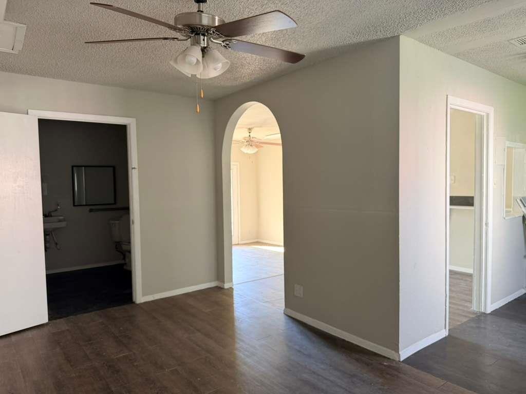 1305 S MAYS St # C&D, Round Rock, TX 78664