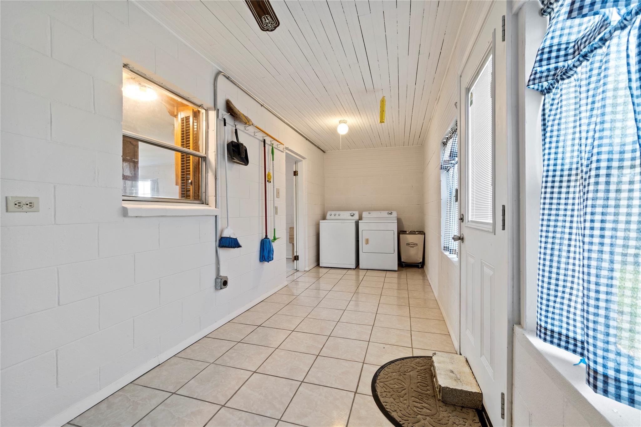 106 Overview Dr, Zapata, TX 78076