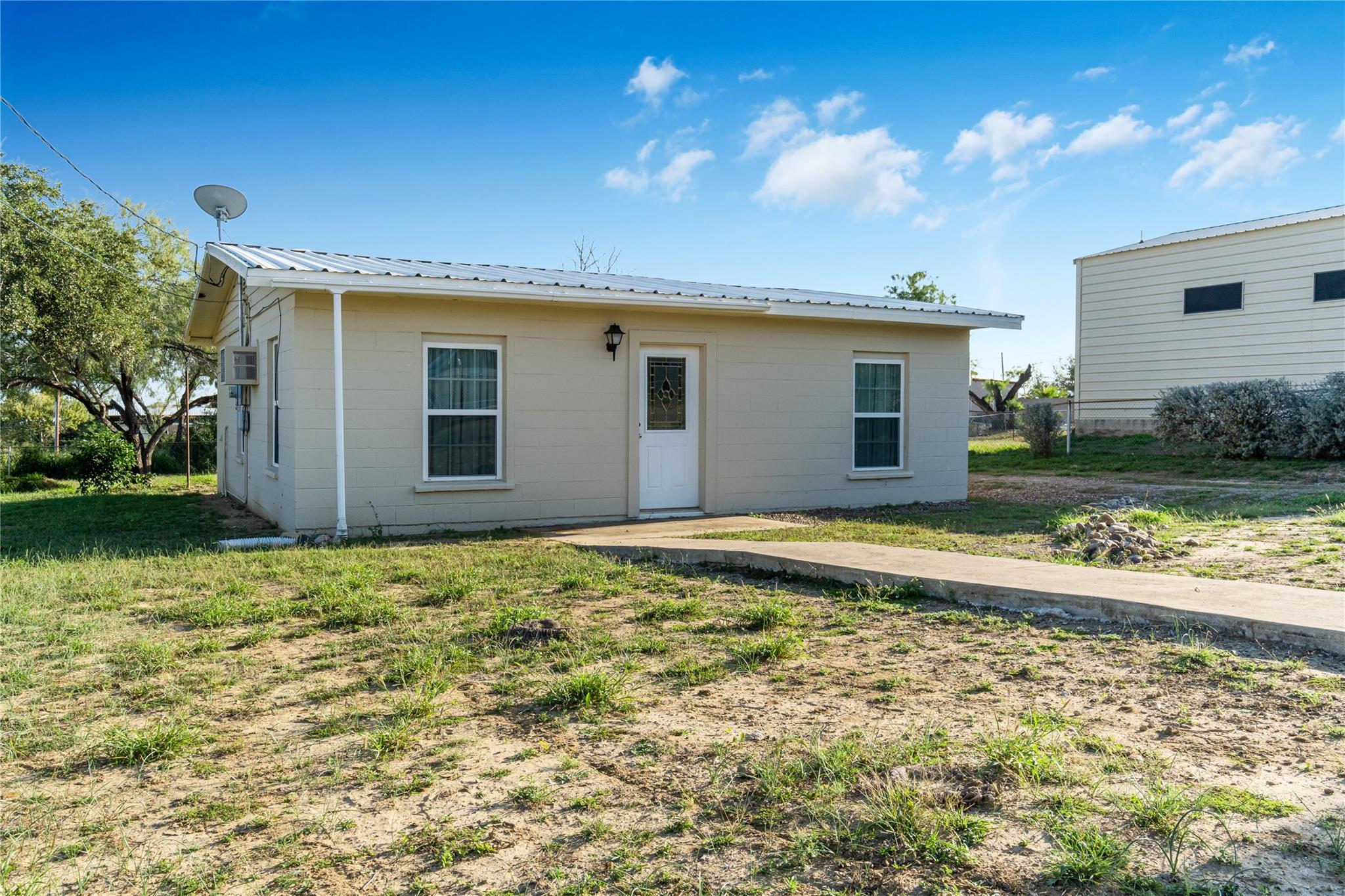 106 Overview Dr, Zapata, TX 78076
