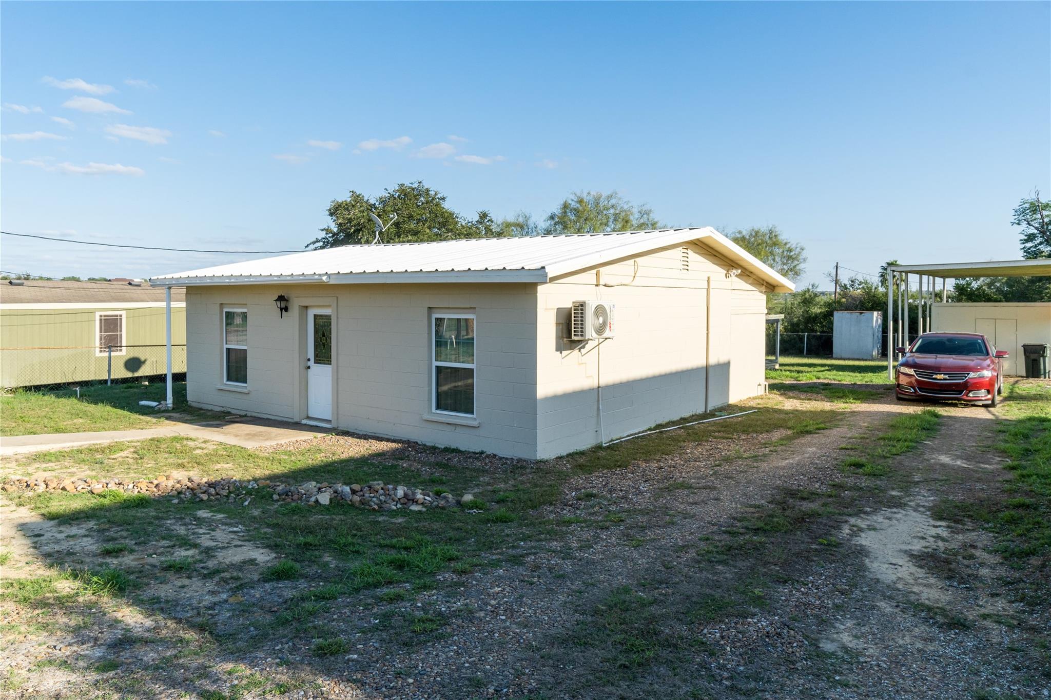 106 Overview Dr, Zapata, TX 78076