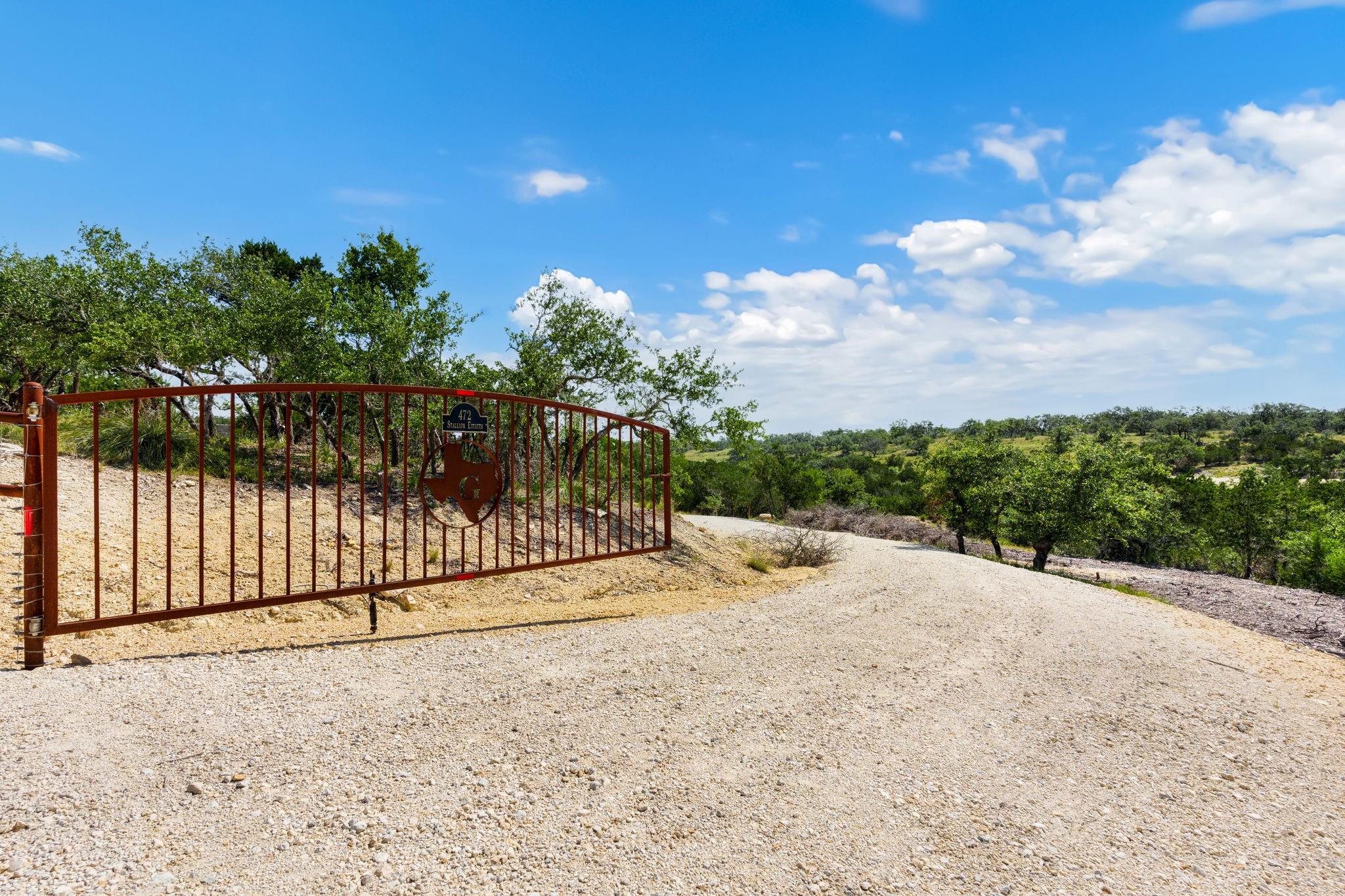 472 Stallion Estates Dr, Blanco, TX 78070