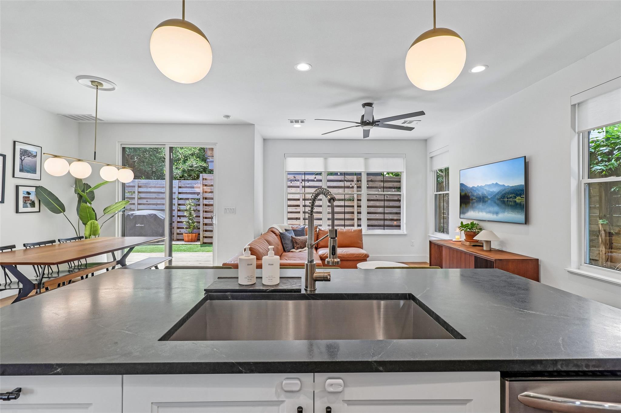 1706 Perez St # 1, Austin, TX 78721