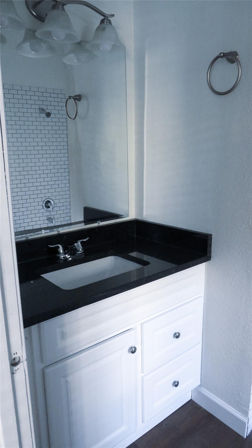 2216 San Gabriel St # 102, Austin, TX 78705