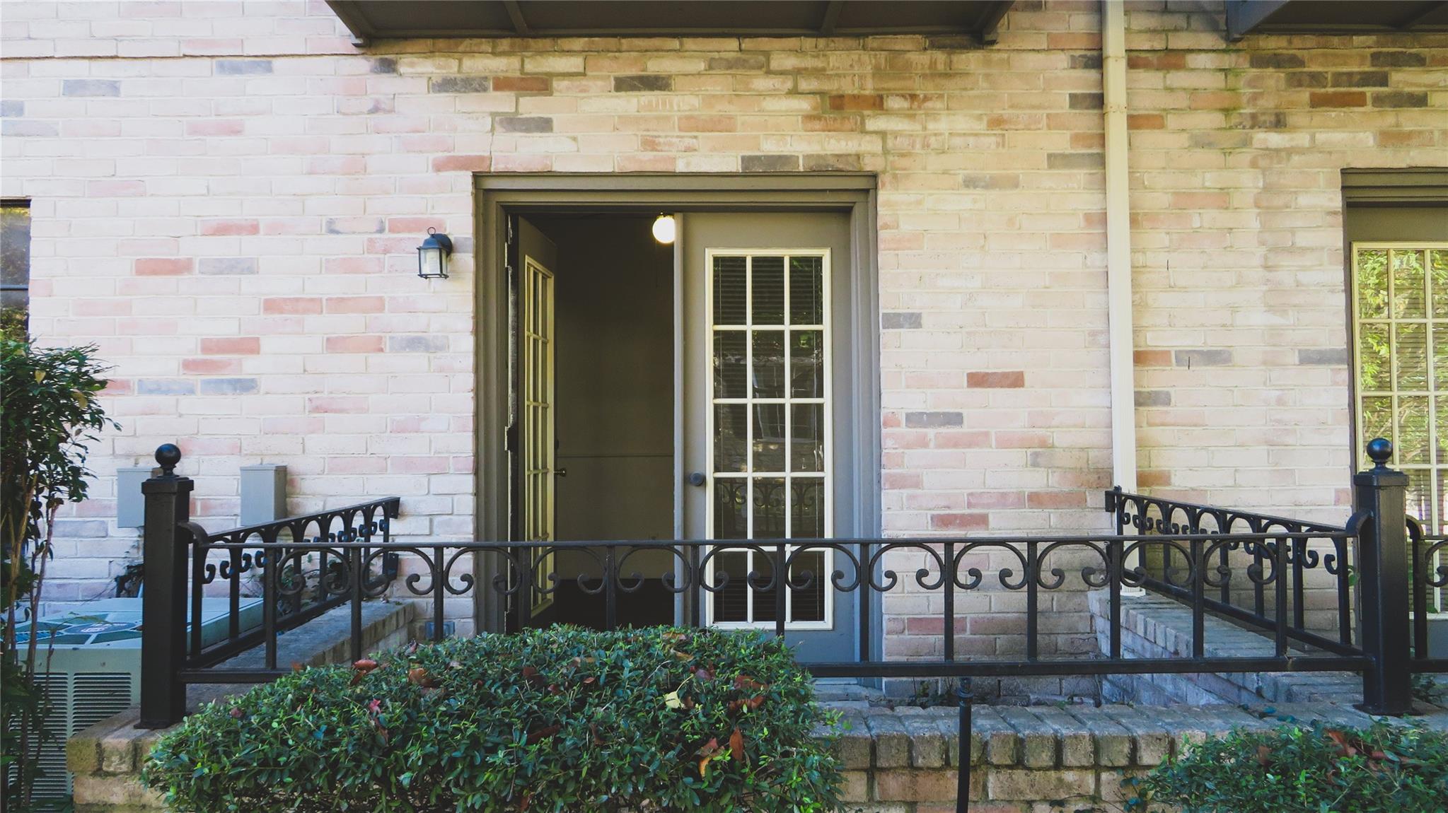 2216 San Gabriel St # 102, Austin, TX 78705