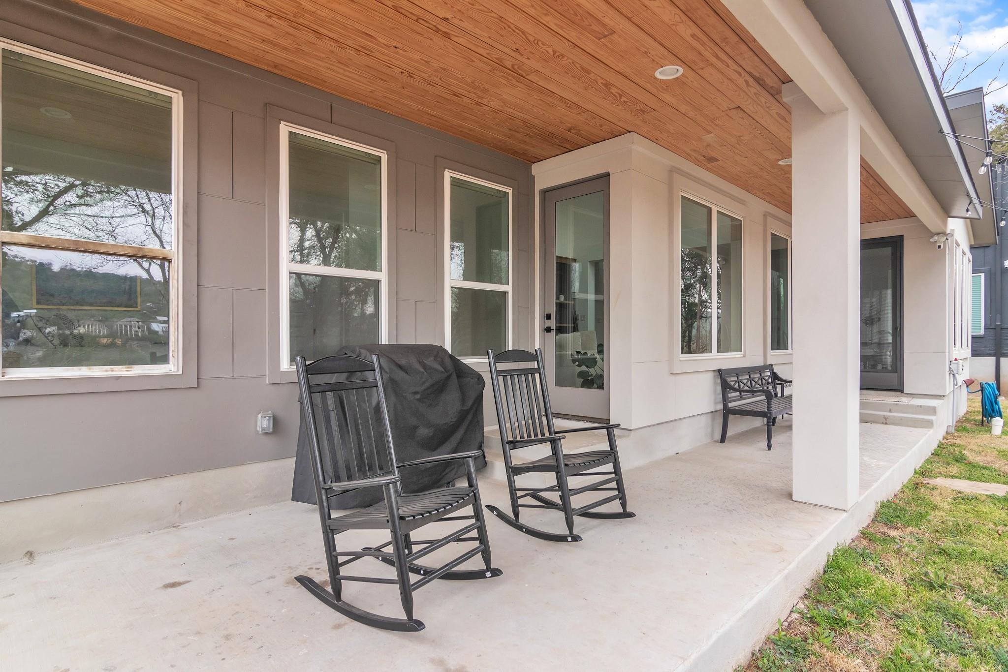11119 Lakeside Dr, Jonestown, TX 78645