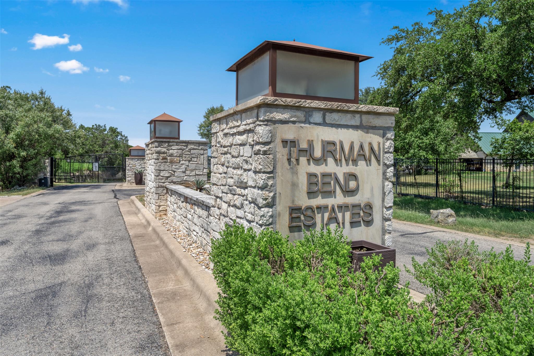 10 Thurman Bluff Dr, Spicewood, TX 78669