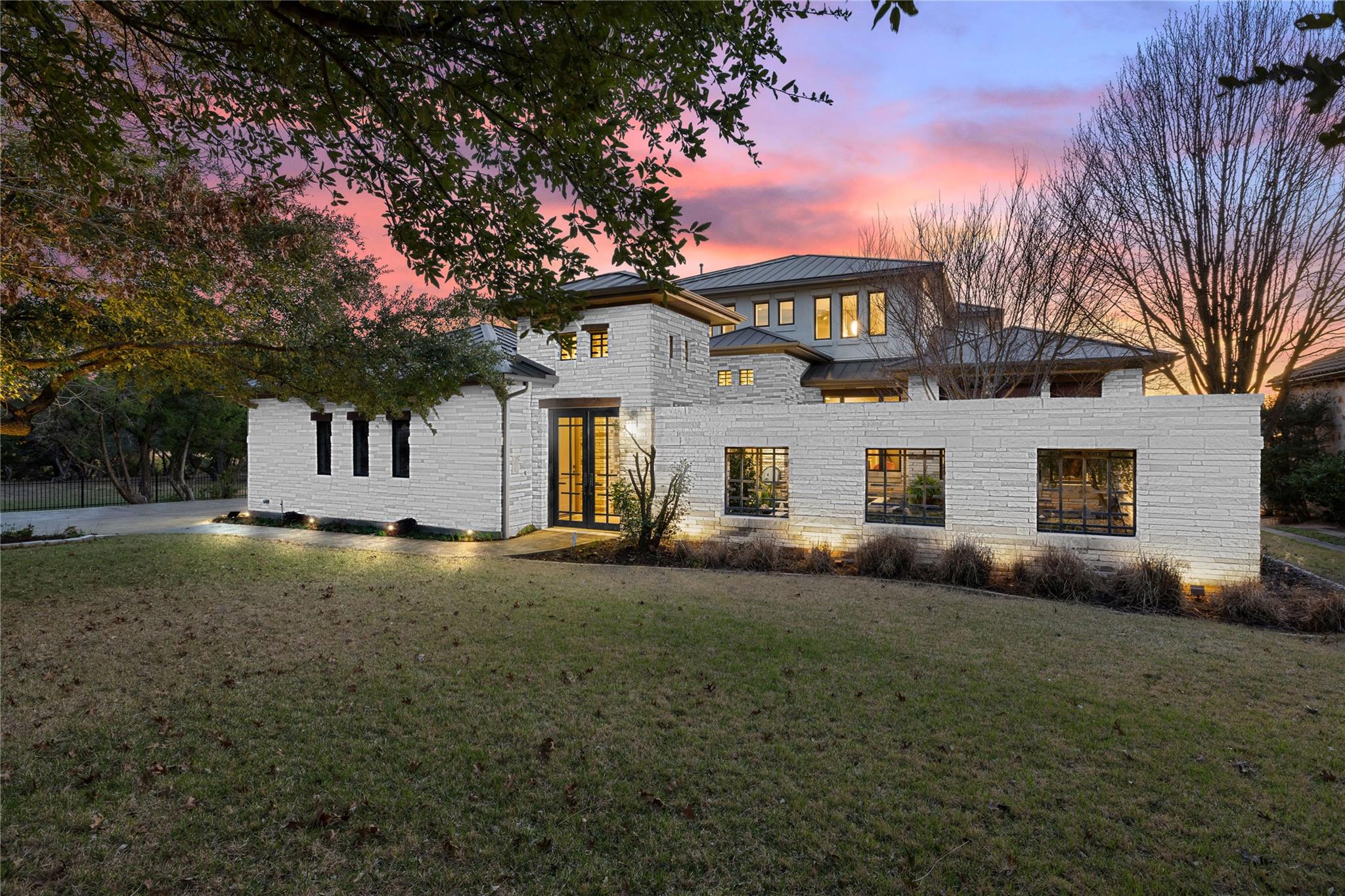 17807 Breakwater Dr, Jonestown, TX 78645