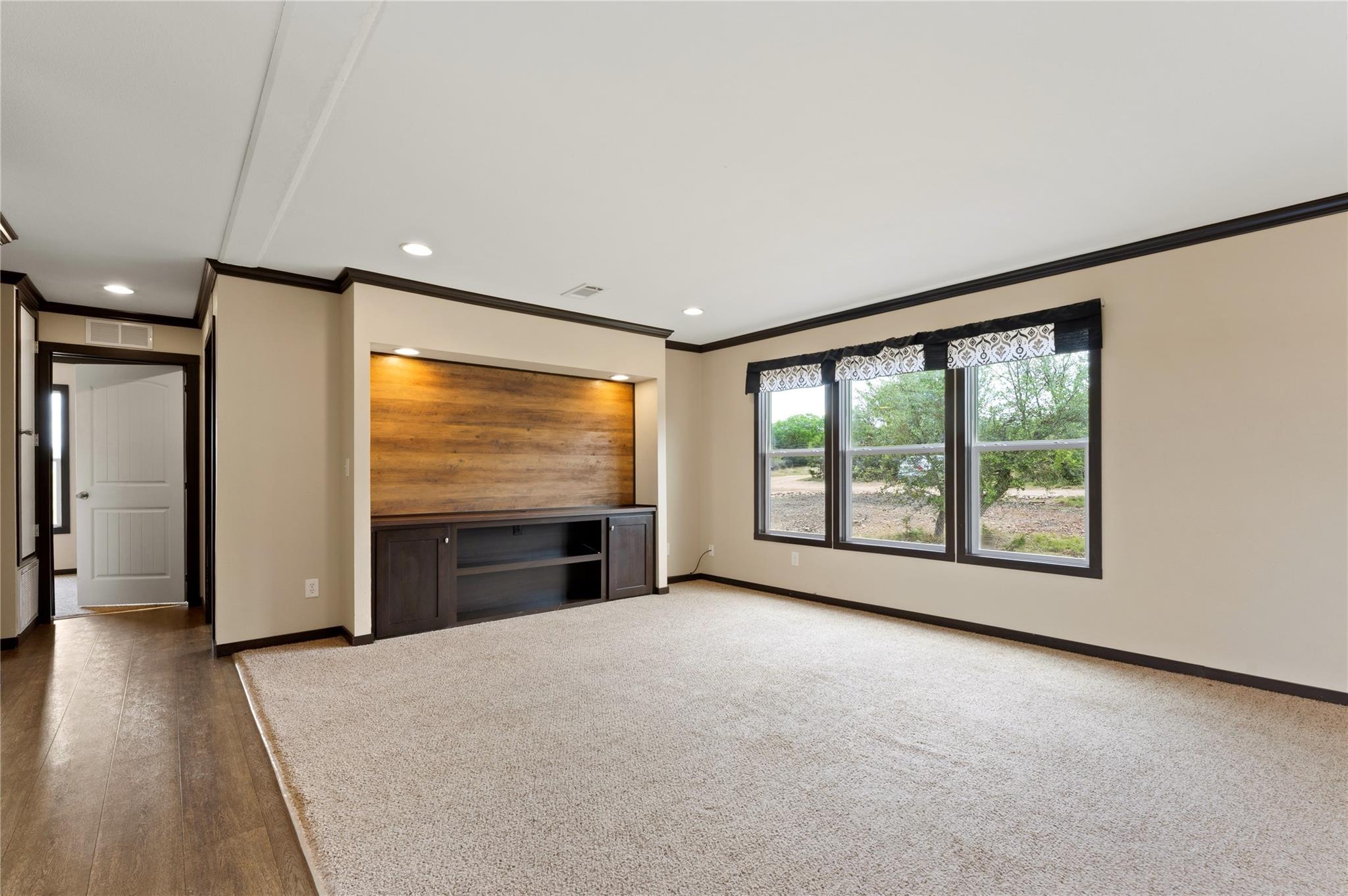 722 Wildwood Ln, Johnson City, TX 78636