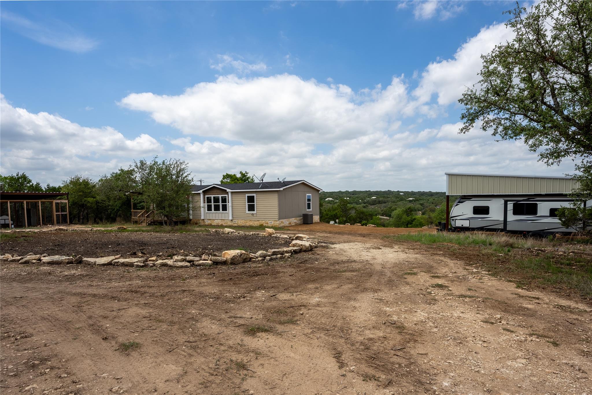 722 Wildwood Ln, Johnson City, TX 78636