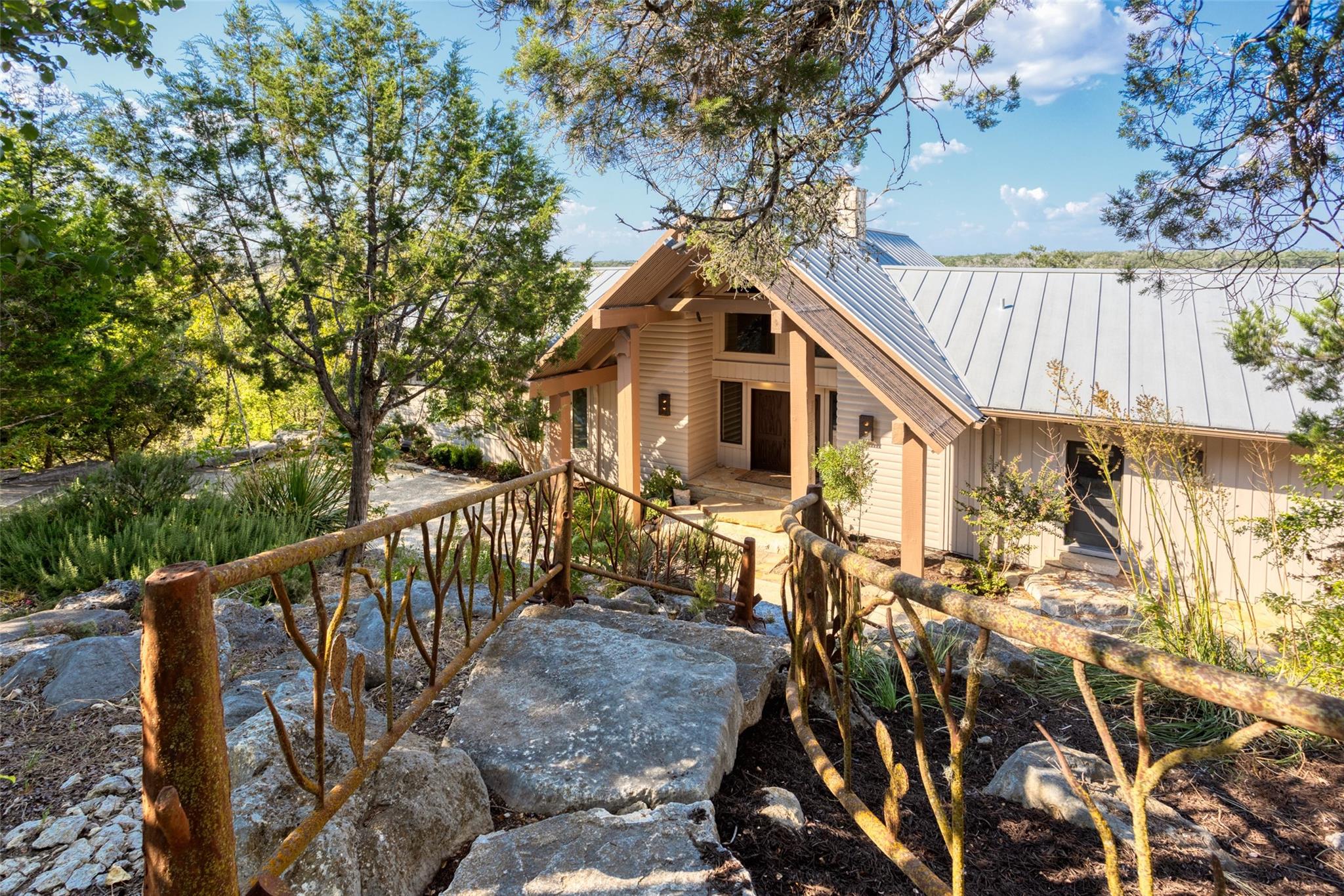 556 Cliff View Loop, Harper, TX 78631