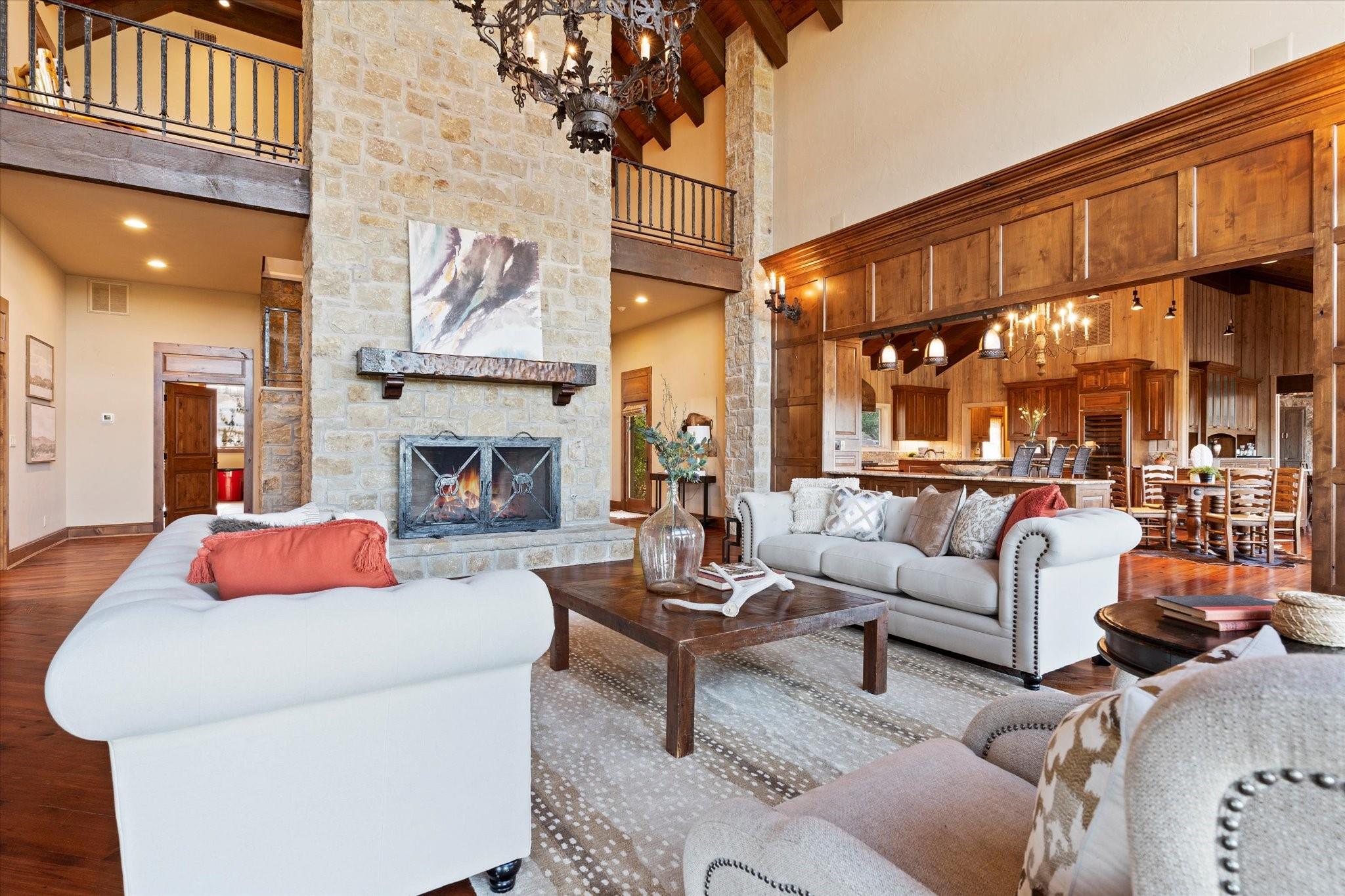 556 Cliff View Loop, Harper, TX 78631