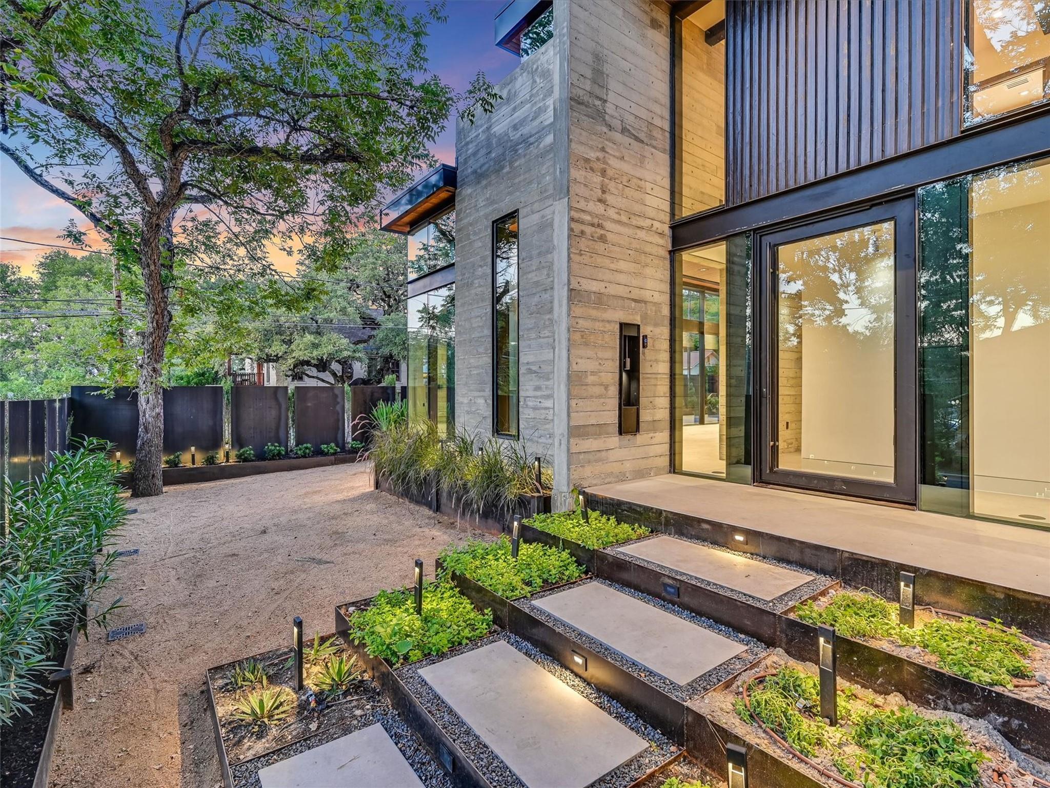 1901 Newton St, Austin, TX 78704