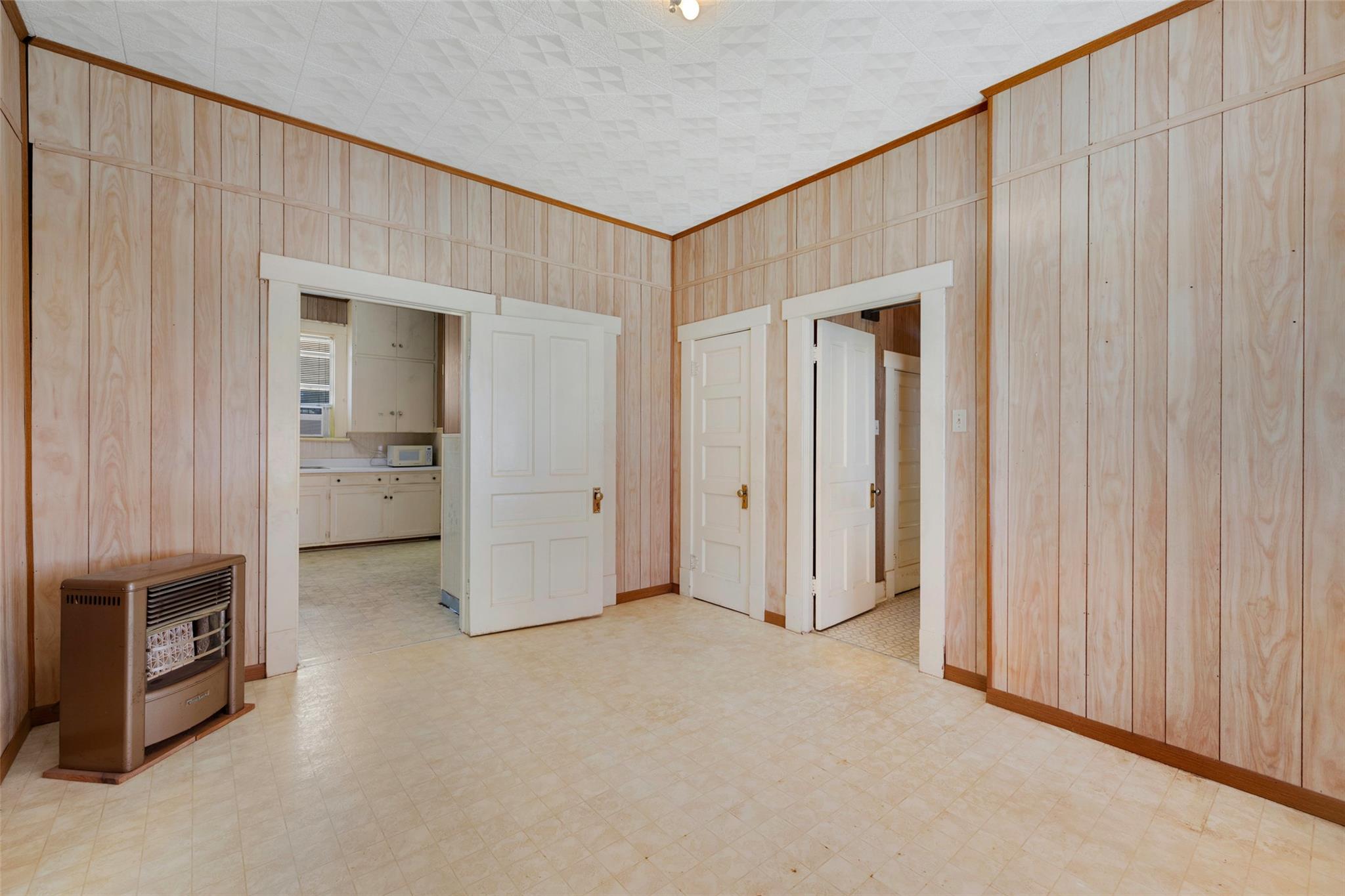 303 Vernon St, Taylor, TX 76574