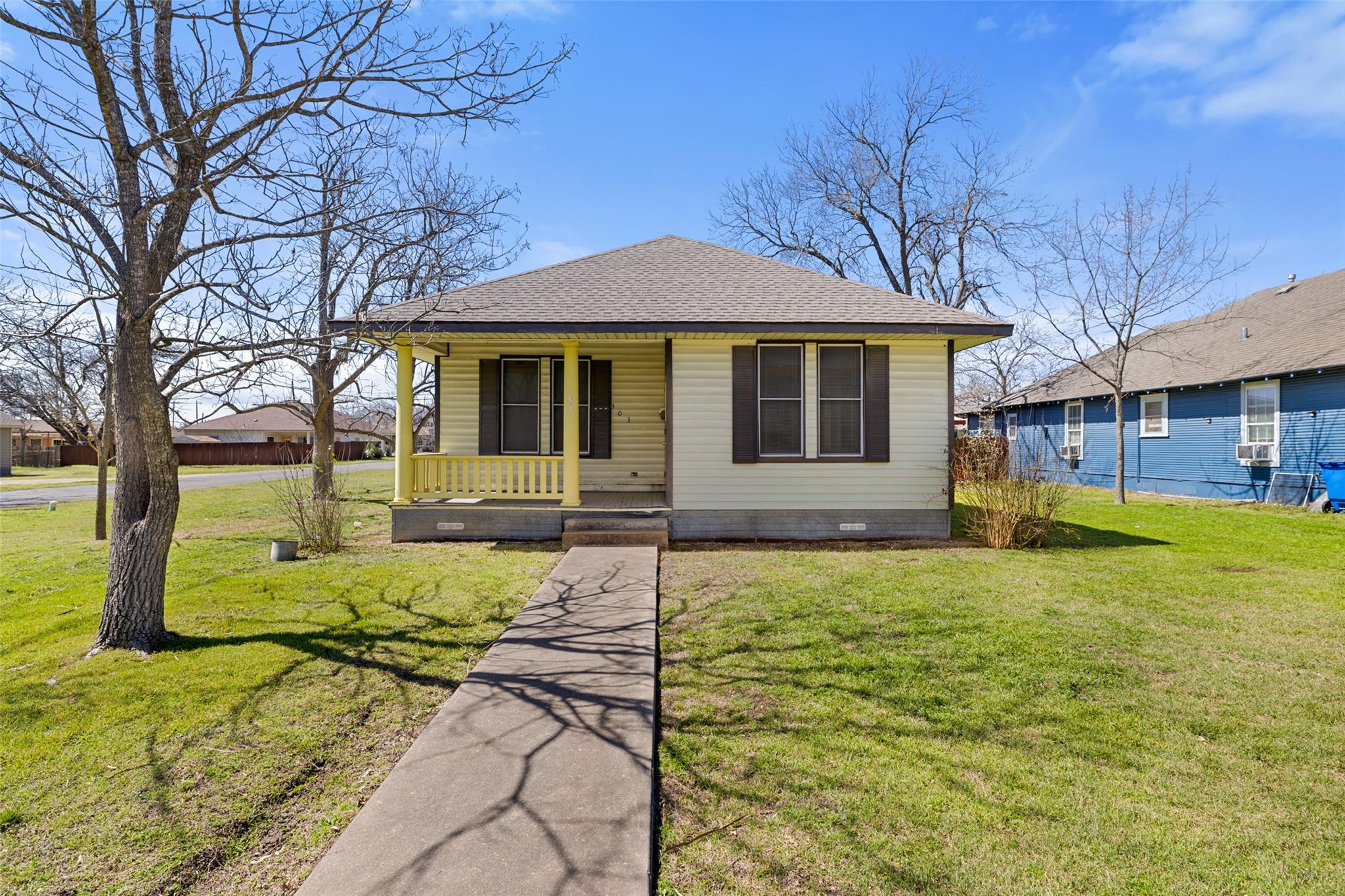303 Vernon St, Taylor, TX 76574
