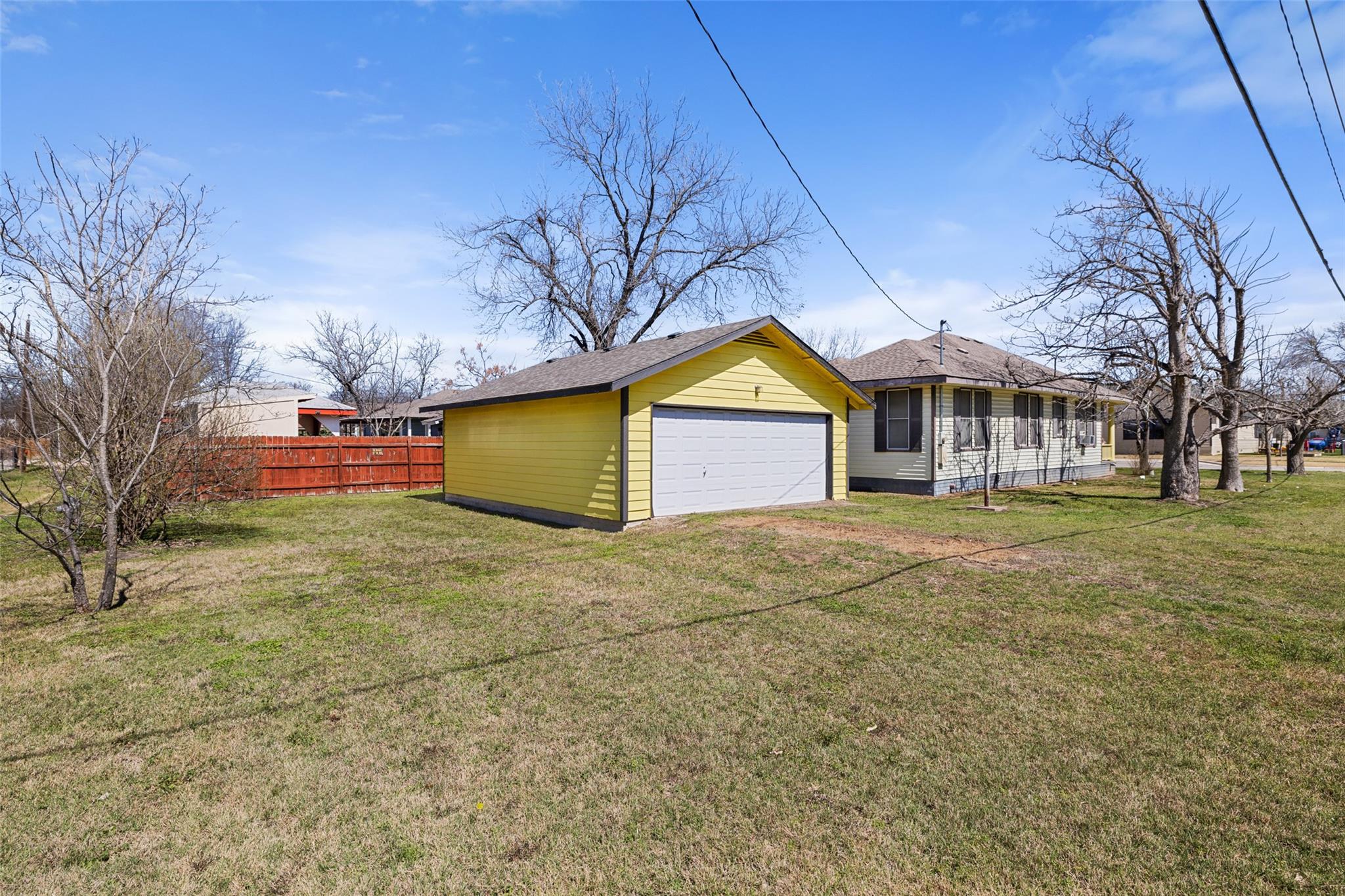 303 Vernon St, Taylor, TX 76574