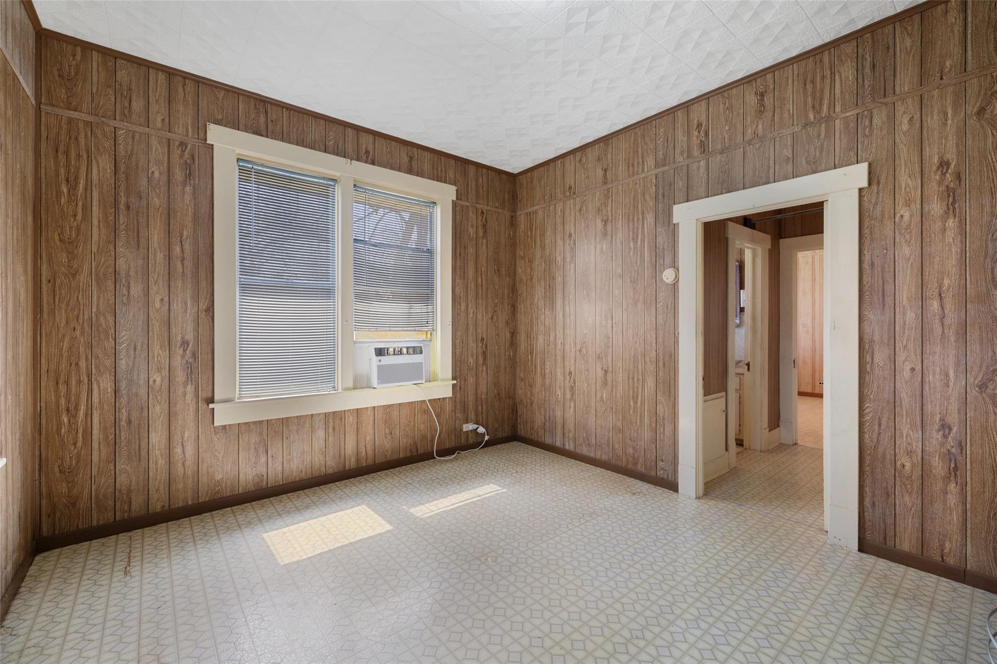 303 Vernon St, Taylor, TX 76574