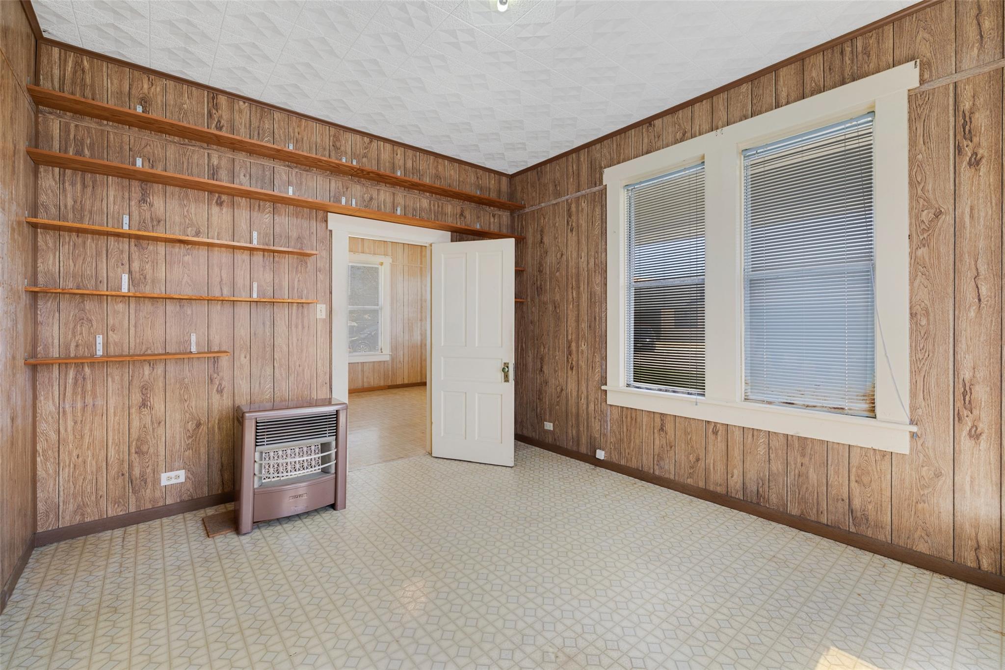 303 Vernon St, Taylor, TX 76574