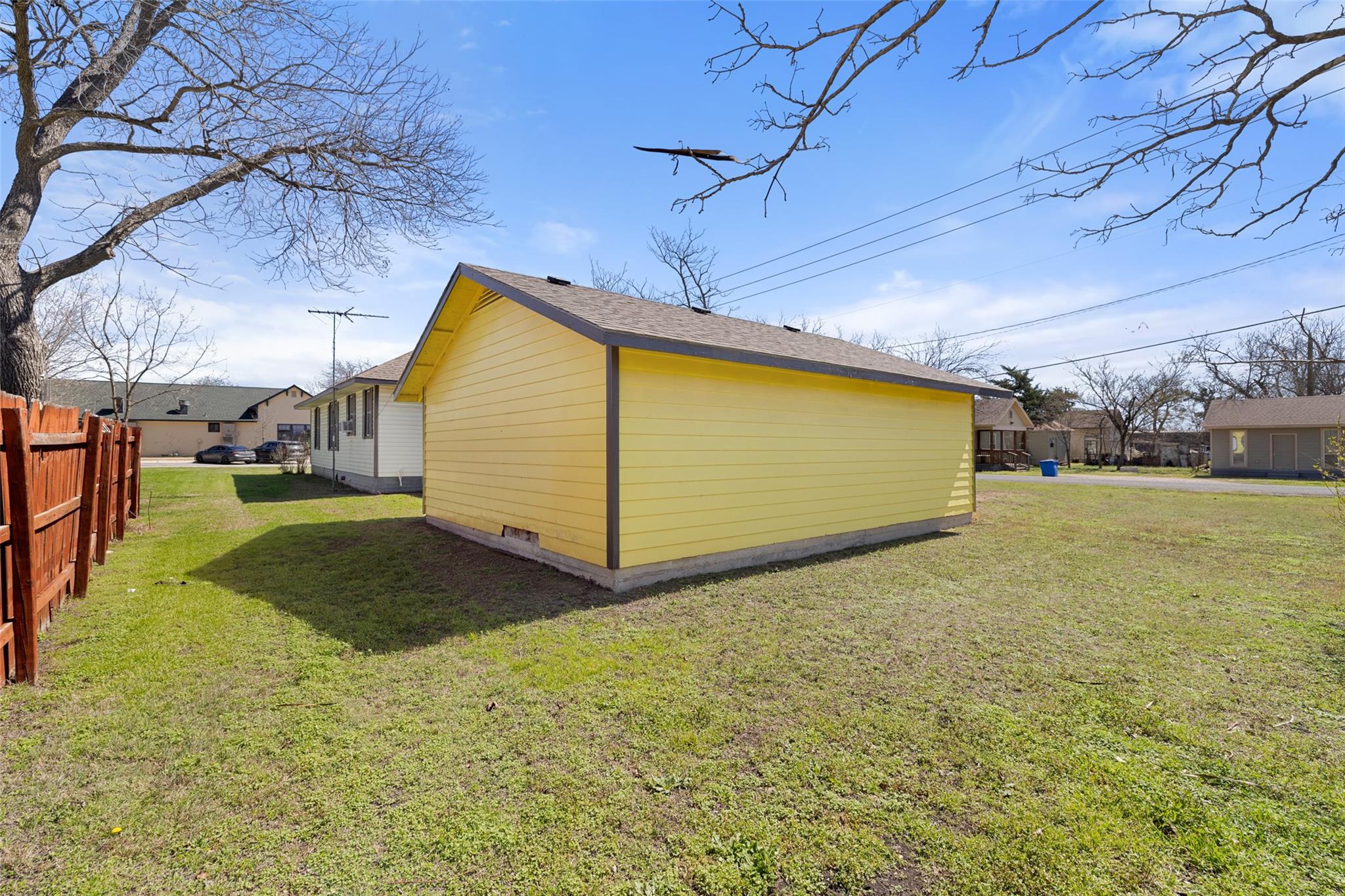 303 Vernon St, Taylor, TX 76574