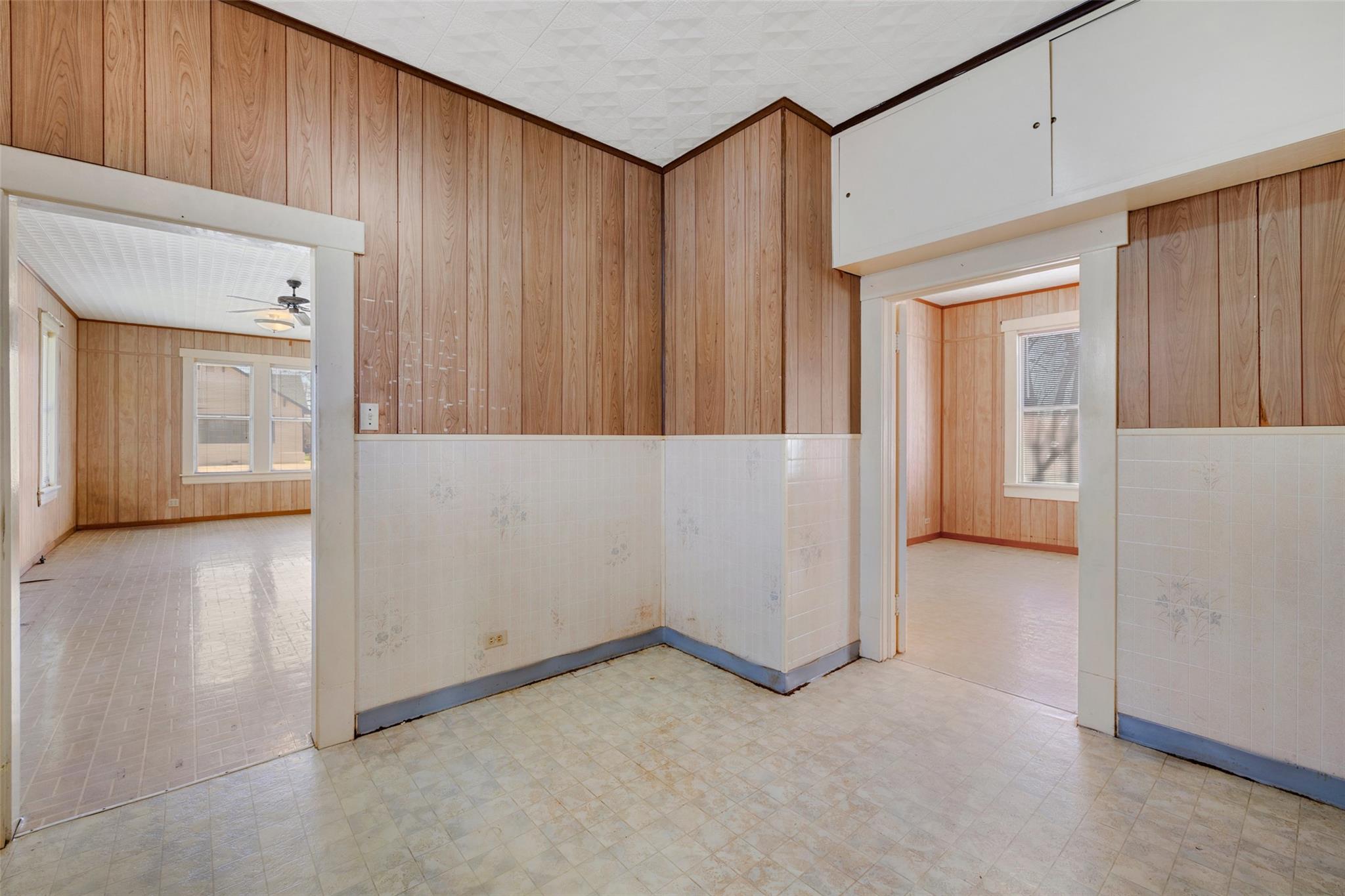 303 Vernon St, Taylor, TX 76574