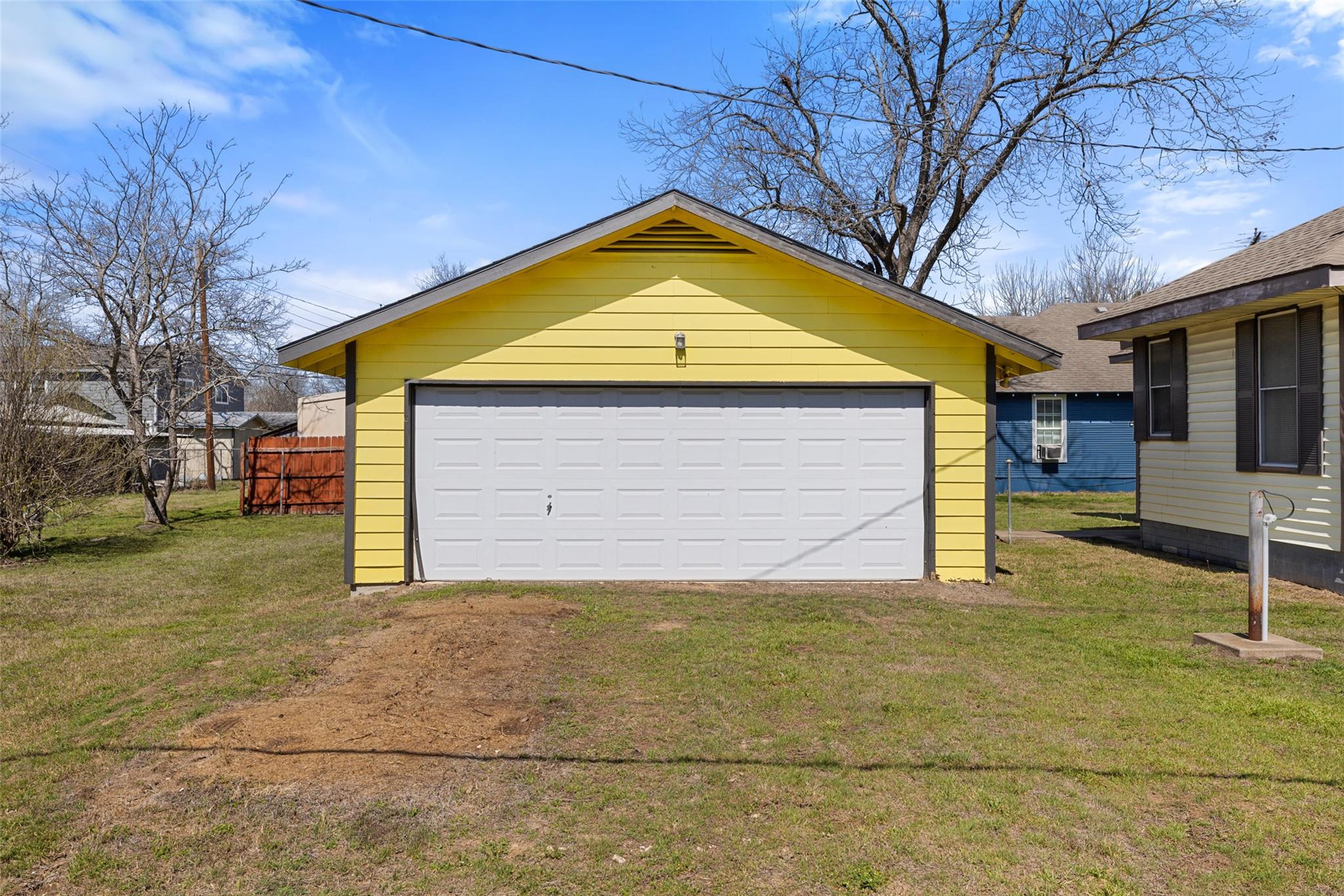 303 Vernon St, Taylor, TX 76574