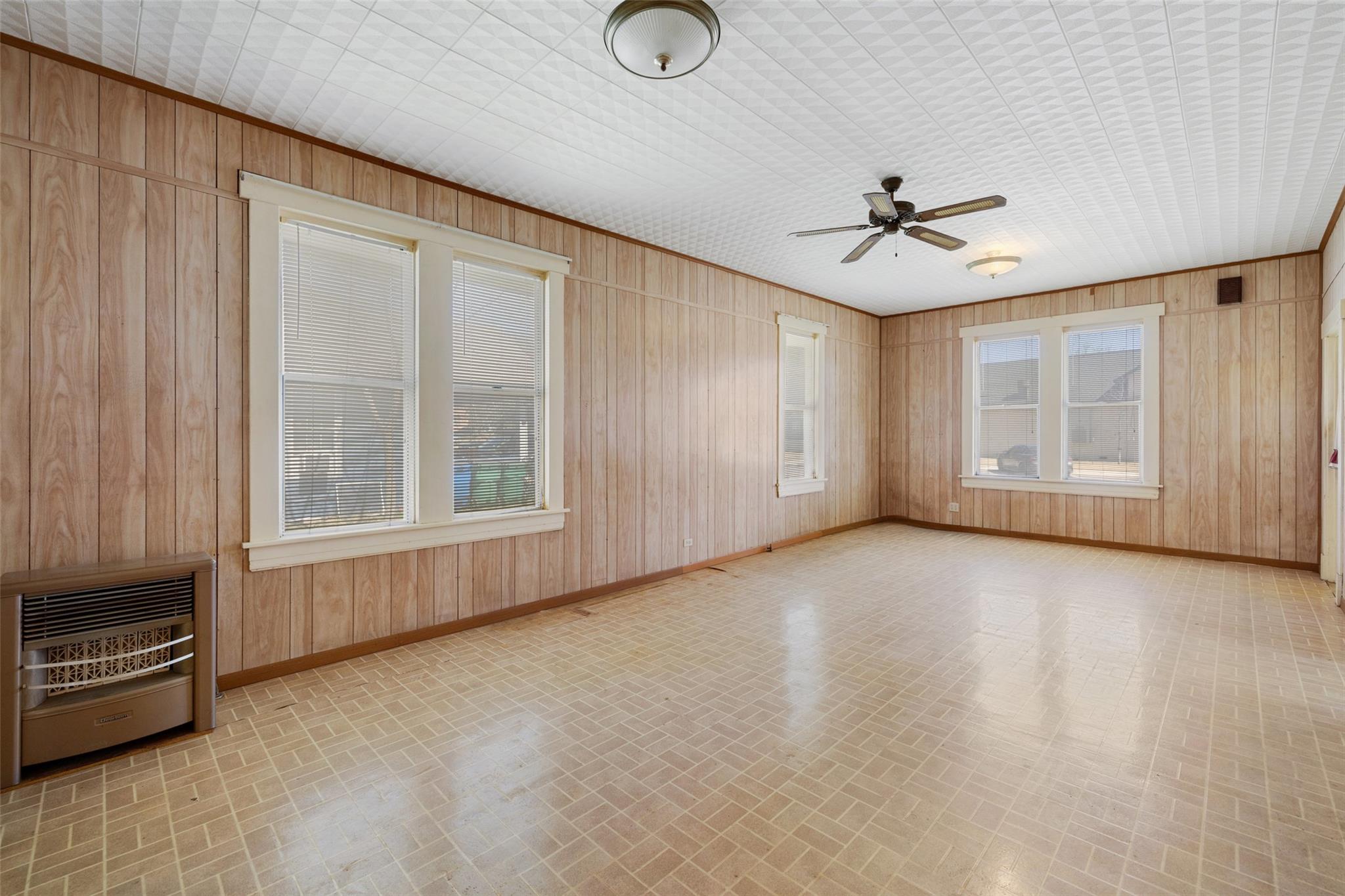 303 Vernon St, Taylor, TX 76574