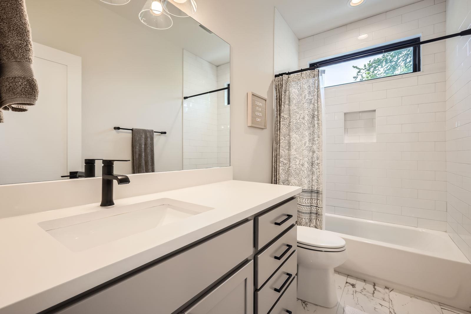 1101 1/2 Brass St # 1, Austin, TX 78702