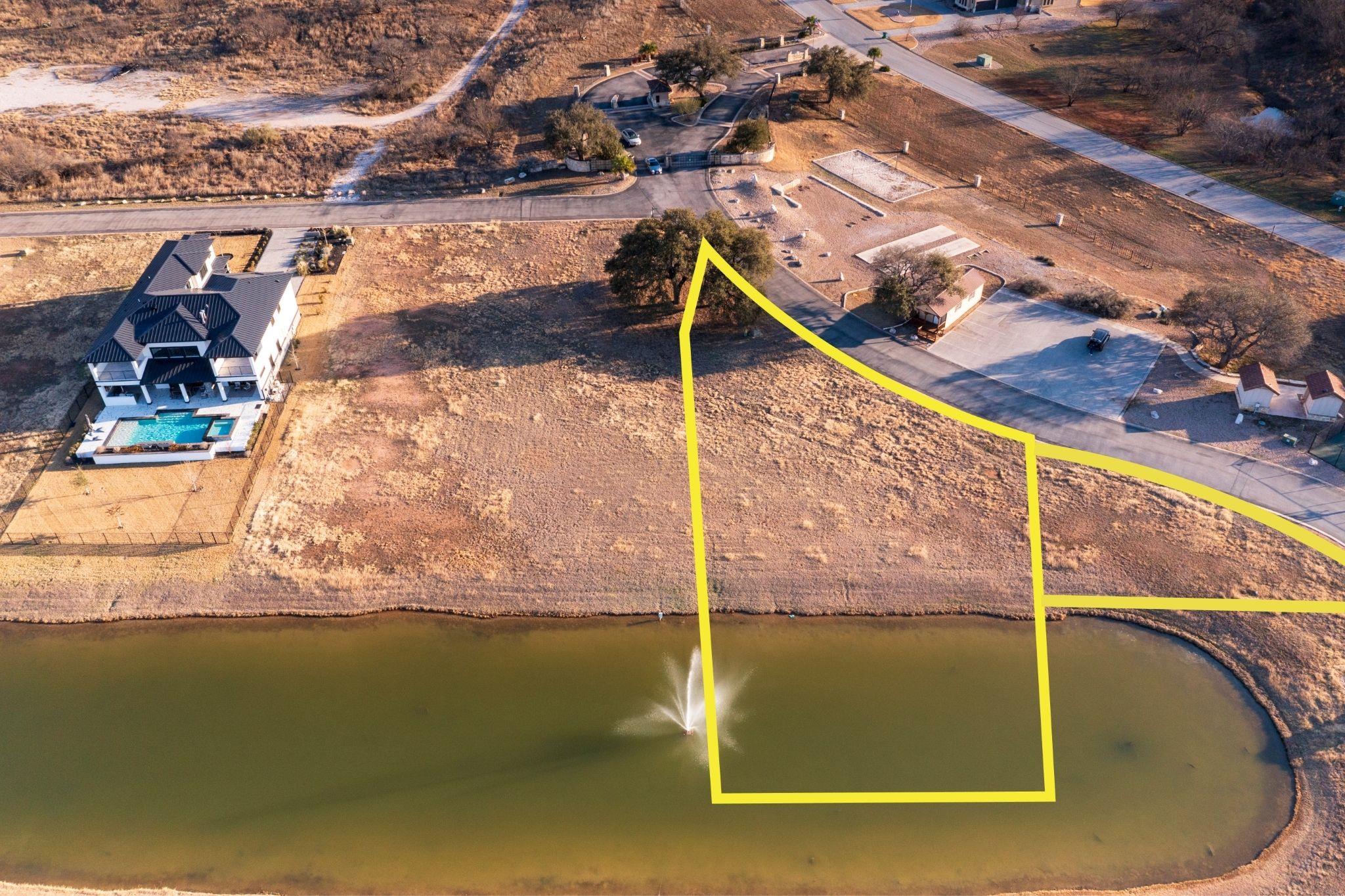 56 Clearwater Dr, Kingsland, TX 78639