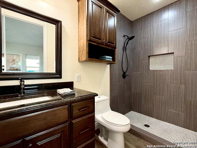 7803 US Highway 181, Falls City, TX 78113