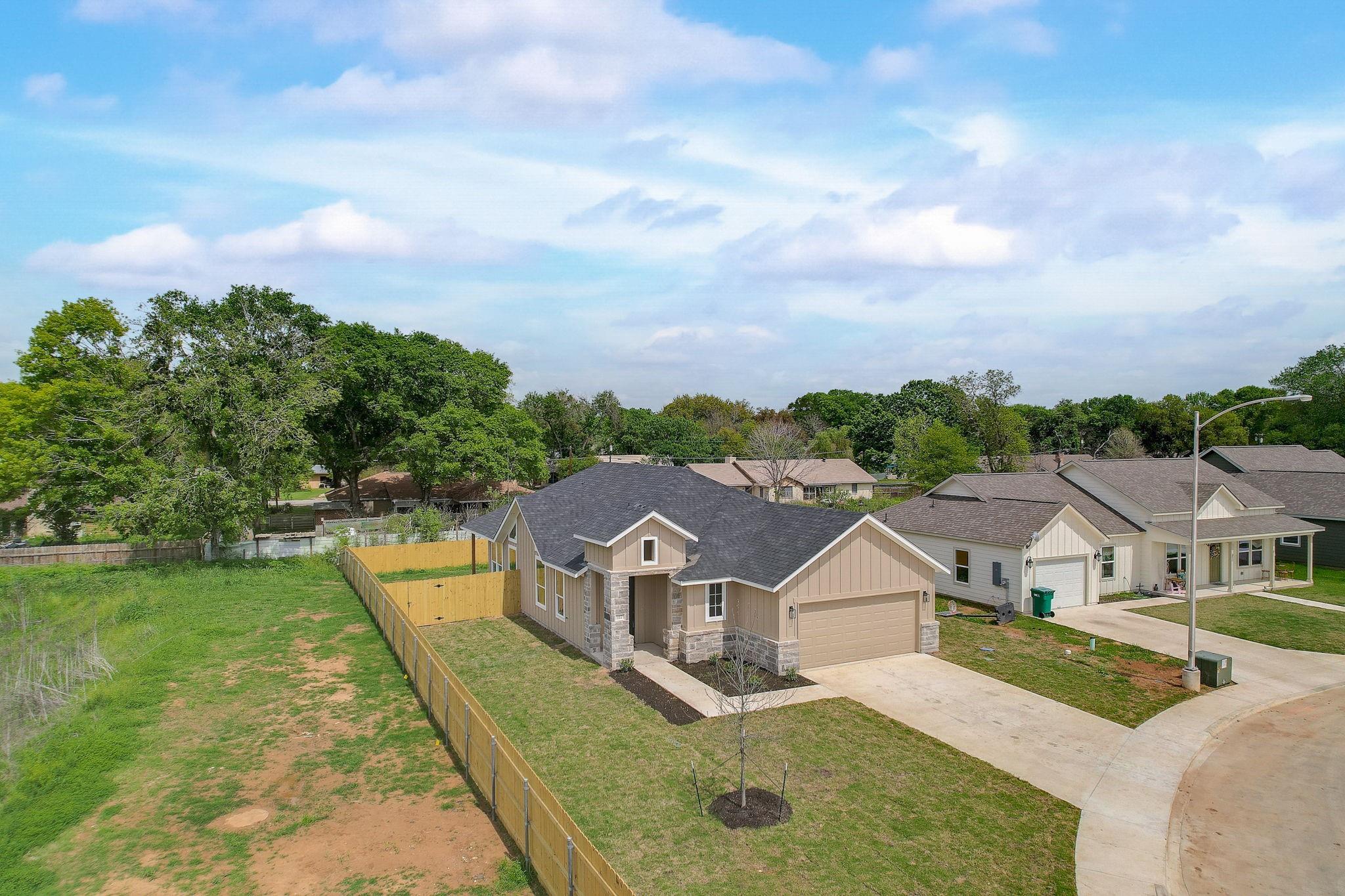 117 Callie St, Smithville, TX 78957