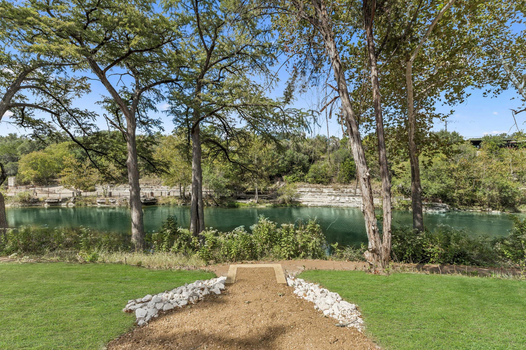236 Riverfront Dr, New Braunfels, TX 78132