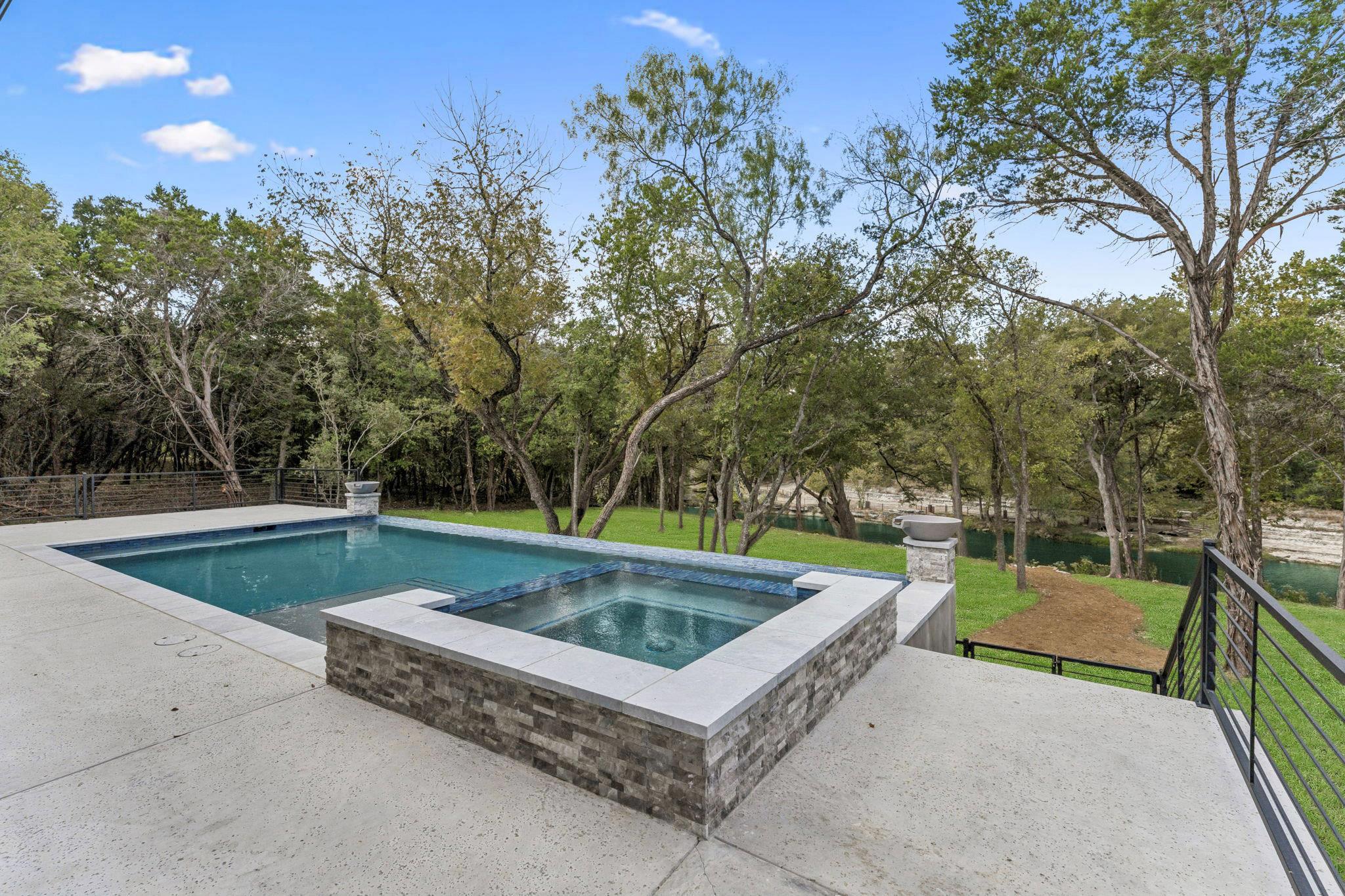 236 Riverfront Dr, New Braunfels, TX 78132