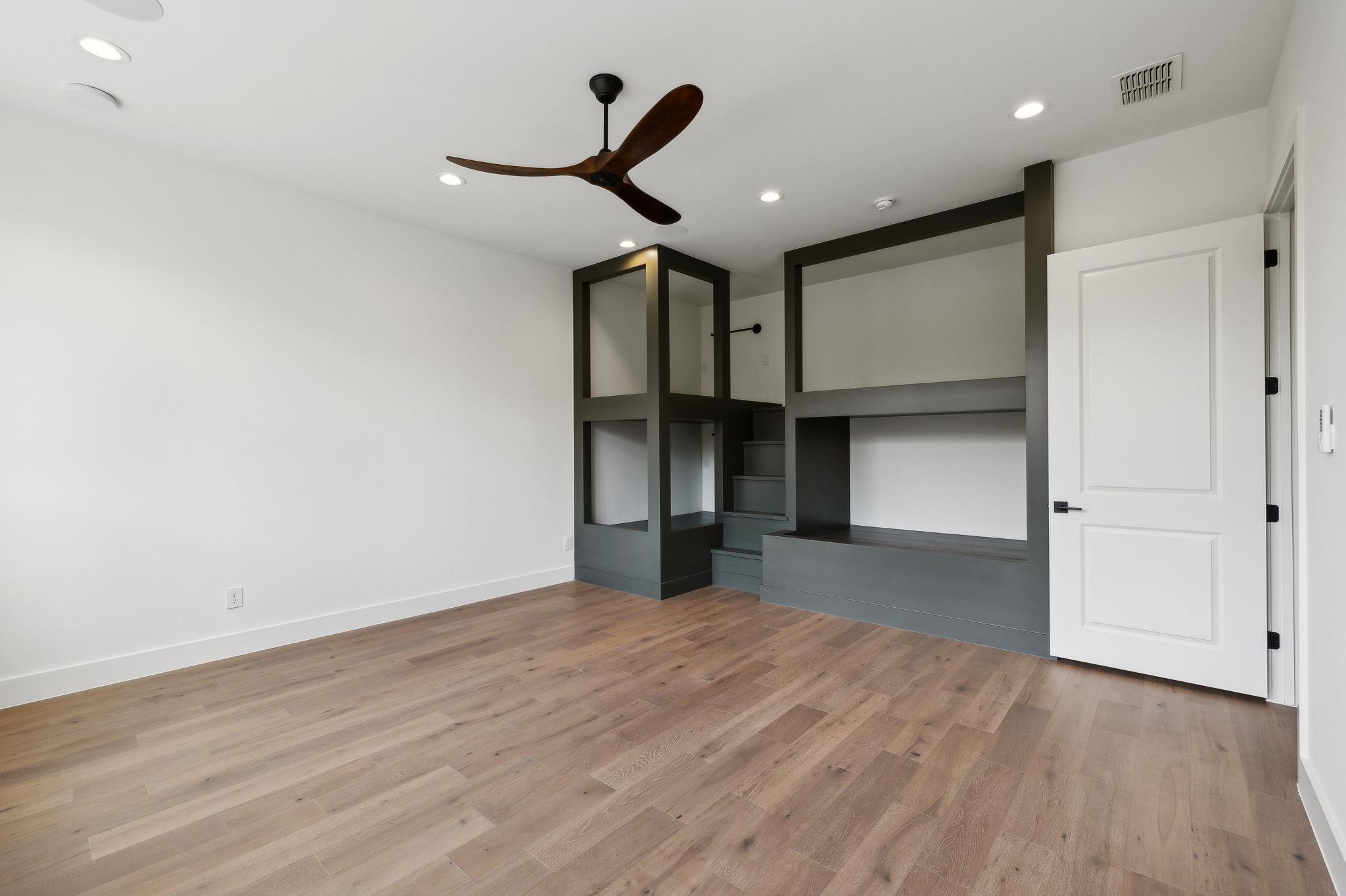 236 Riverfront Dr, New Braunfels, TX 78132