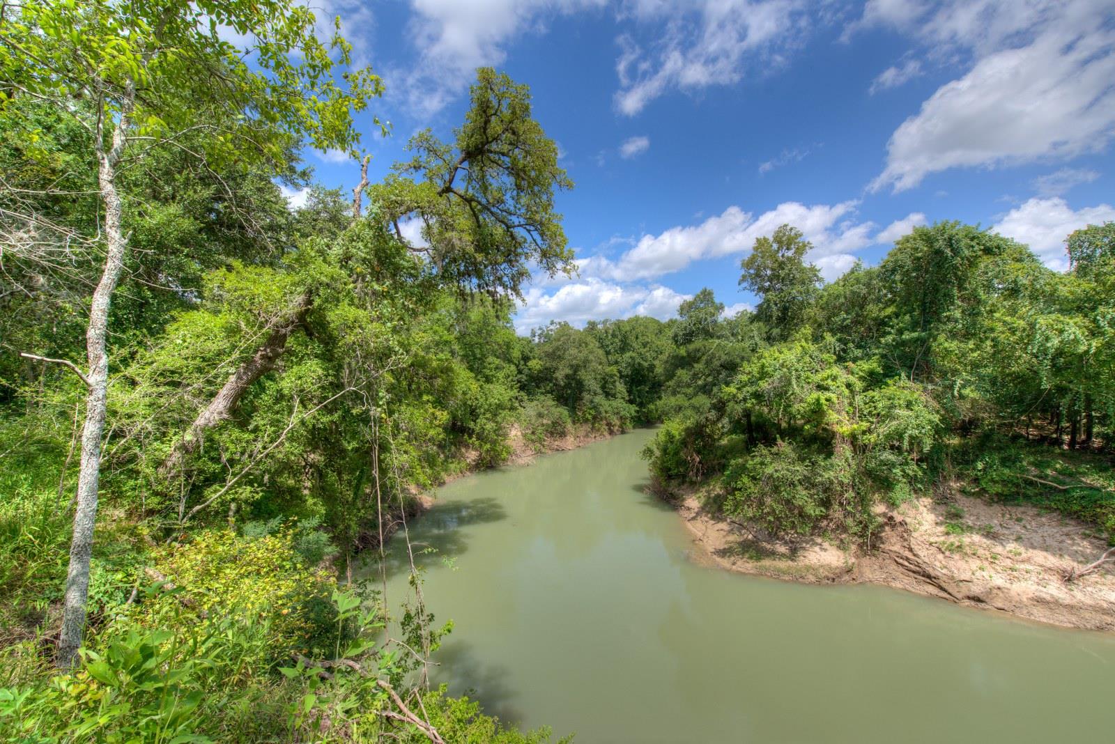 2464 County Road 249, Luling, TX 78648