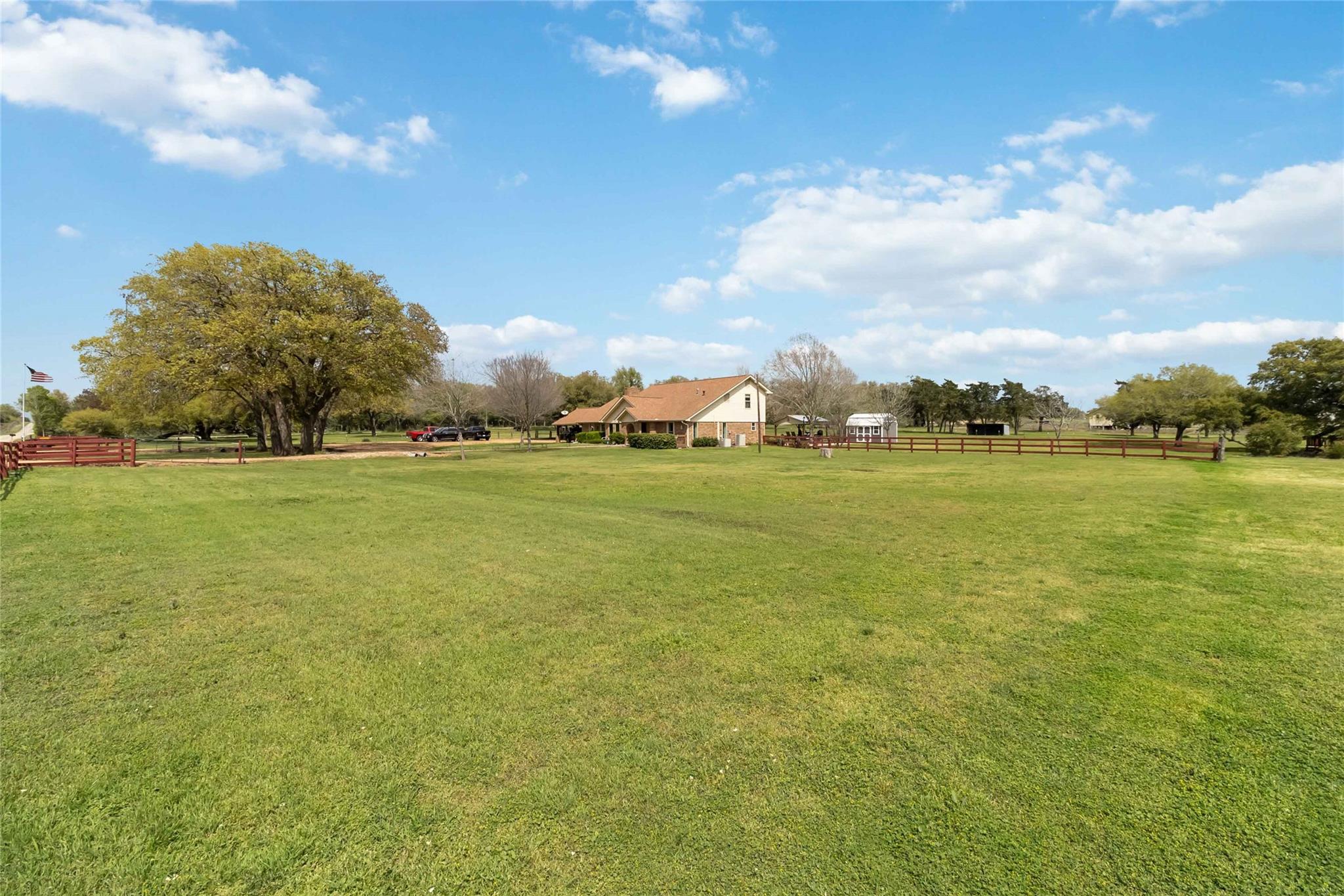 275 Saegert Rd, Paige, TX 78659