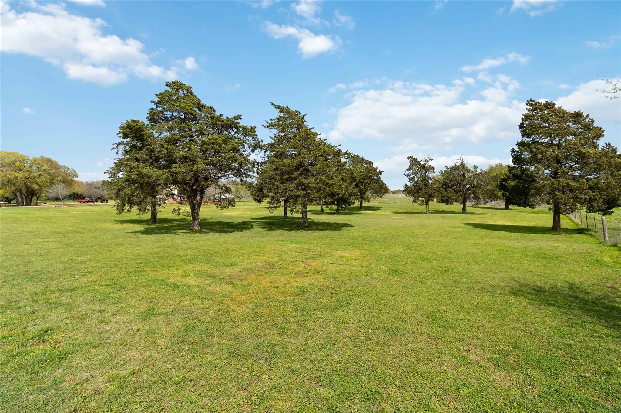 275 Saegert Rd, Paige, TX 78659