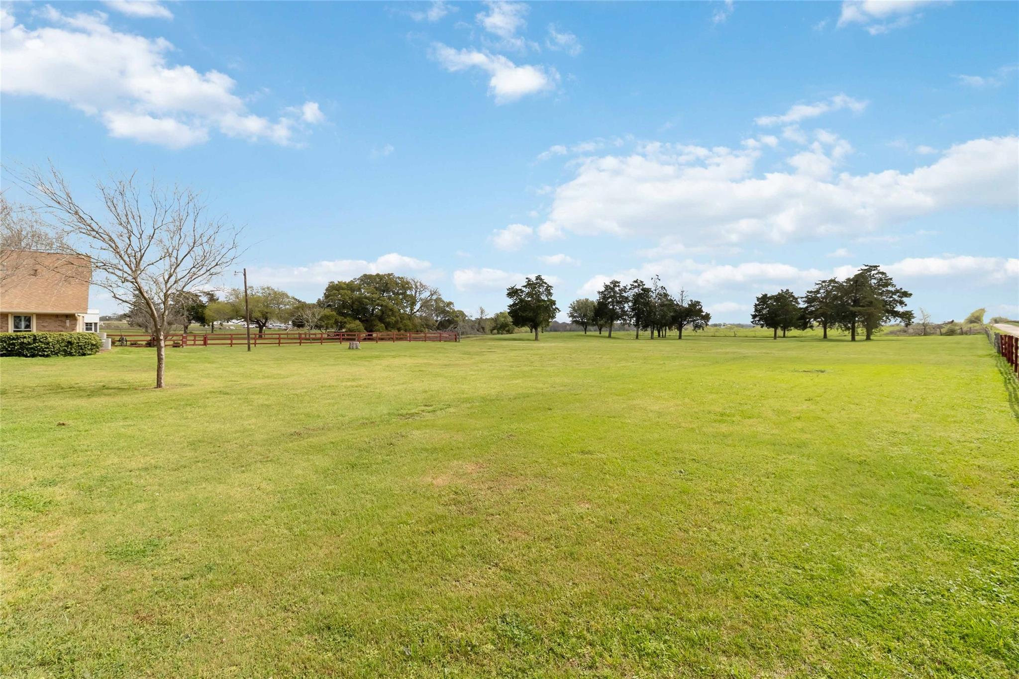 275 Saegert Rd, Paige, TX 78659