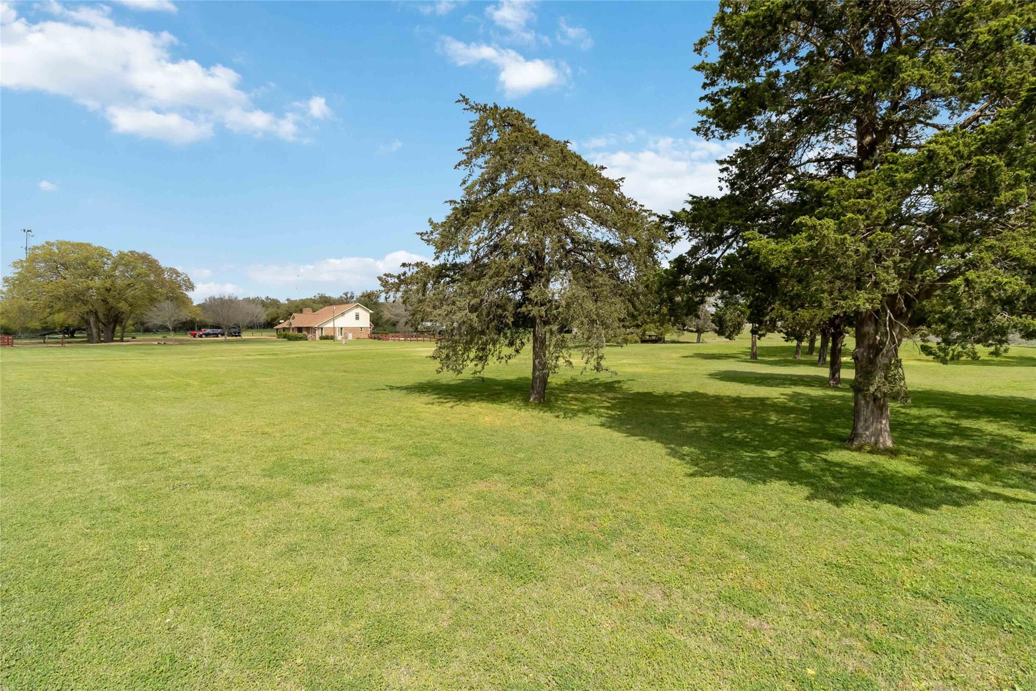 275 Saegert Rd, Paige, TX 78659