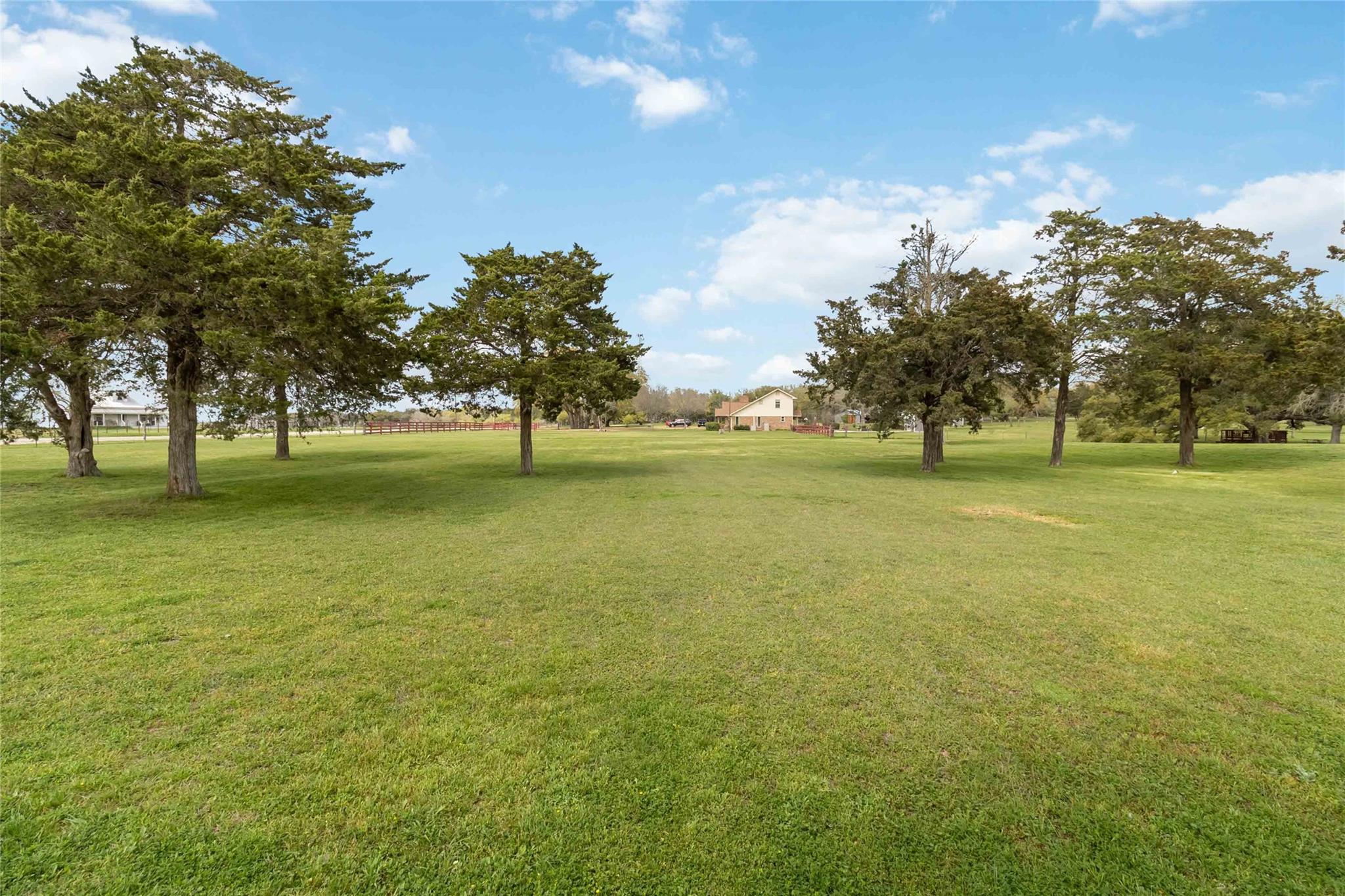275 Saegert Rd, Paige, TX 78659