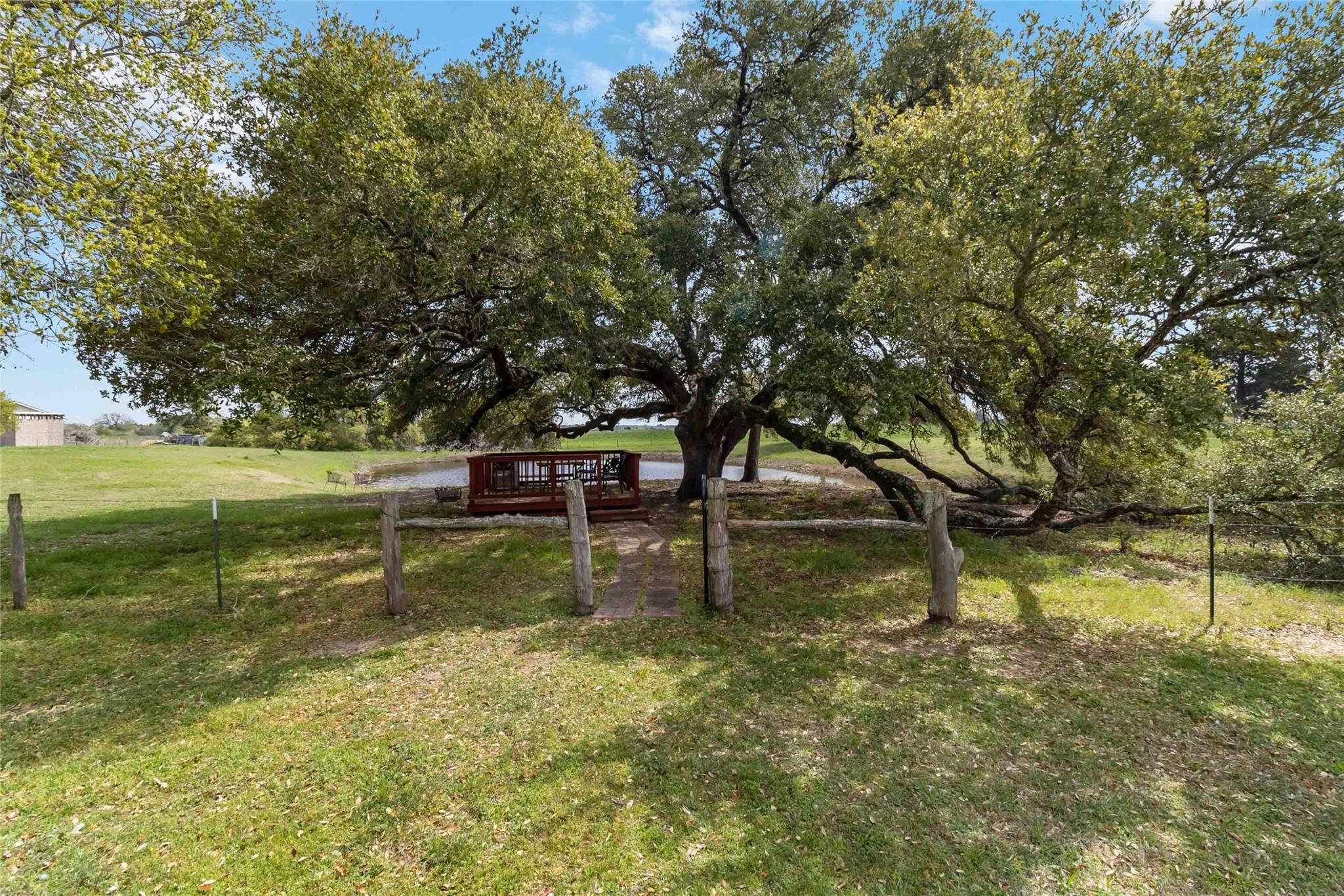 275 Saegert Rd, Paige, TX 78659