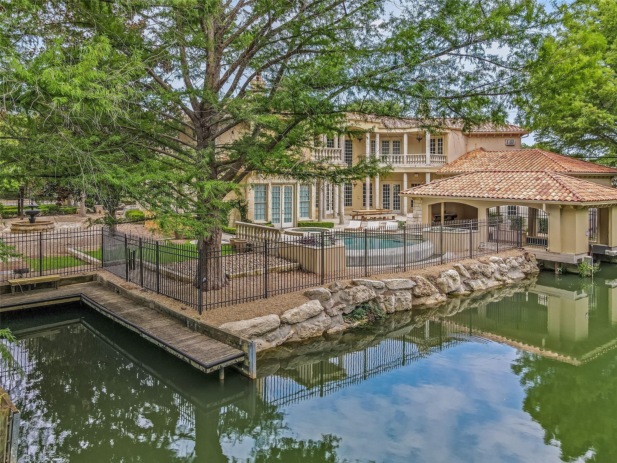 4511 ISLAND Cv, Austin, TX 78731