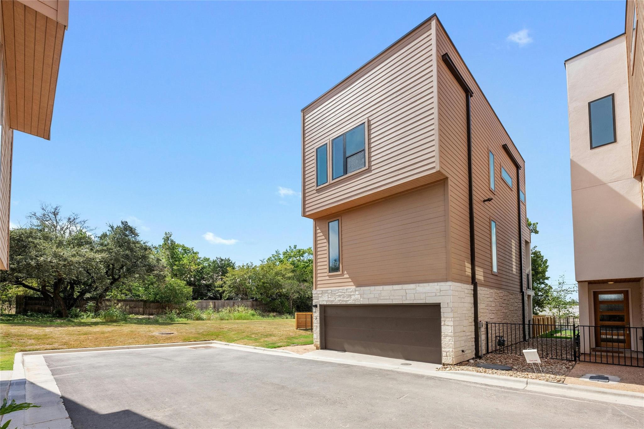 6821 Wolfcreek Pass # 2, Austin, TX 78749