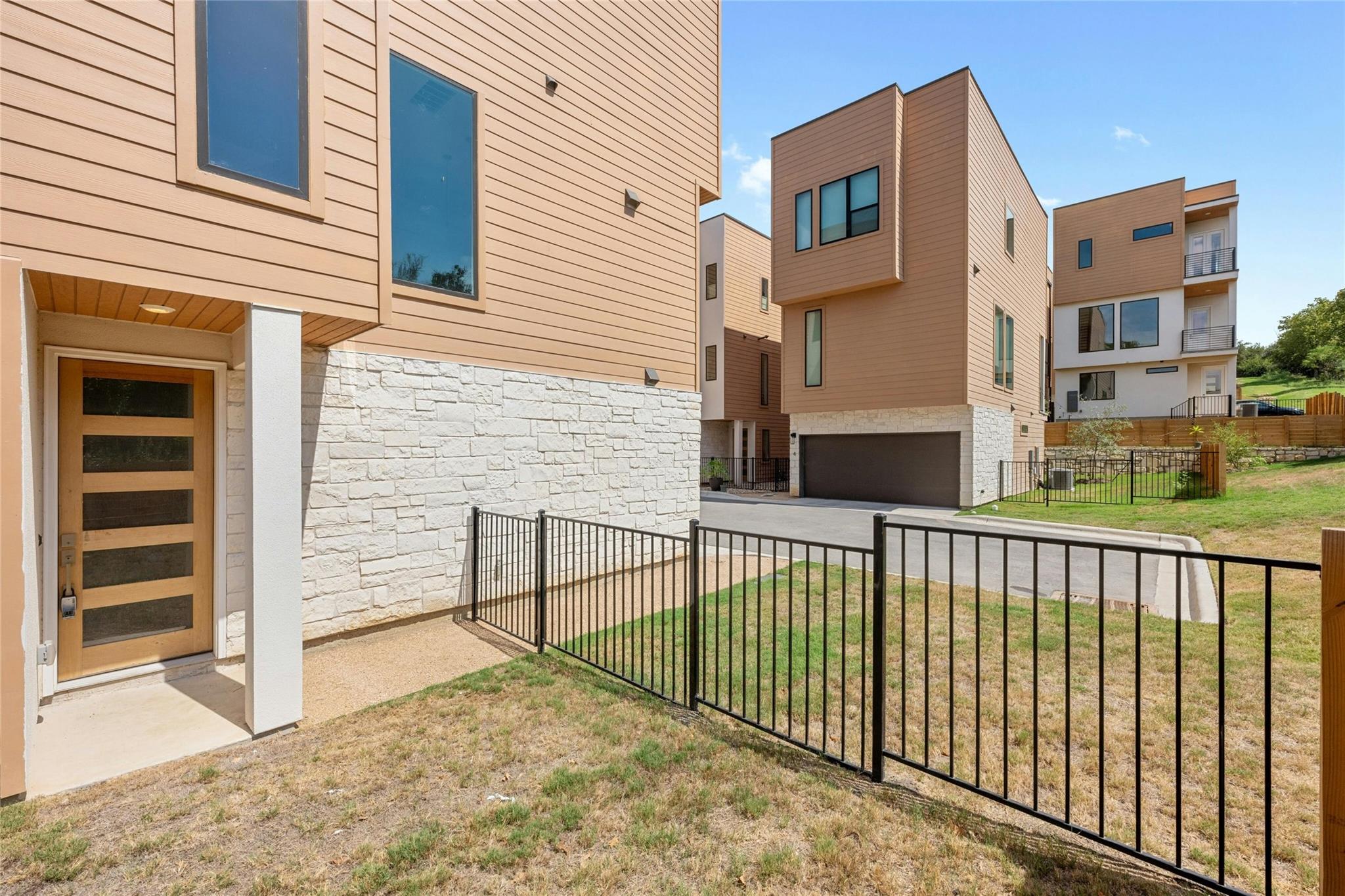 6821 Wolfcreek Pass # 2, Austin, TX 78749