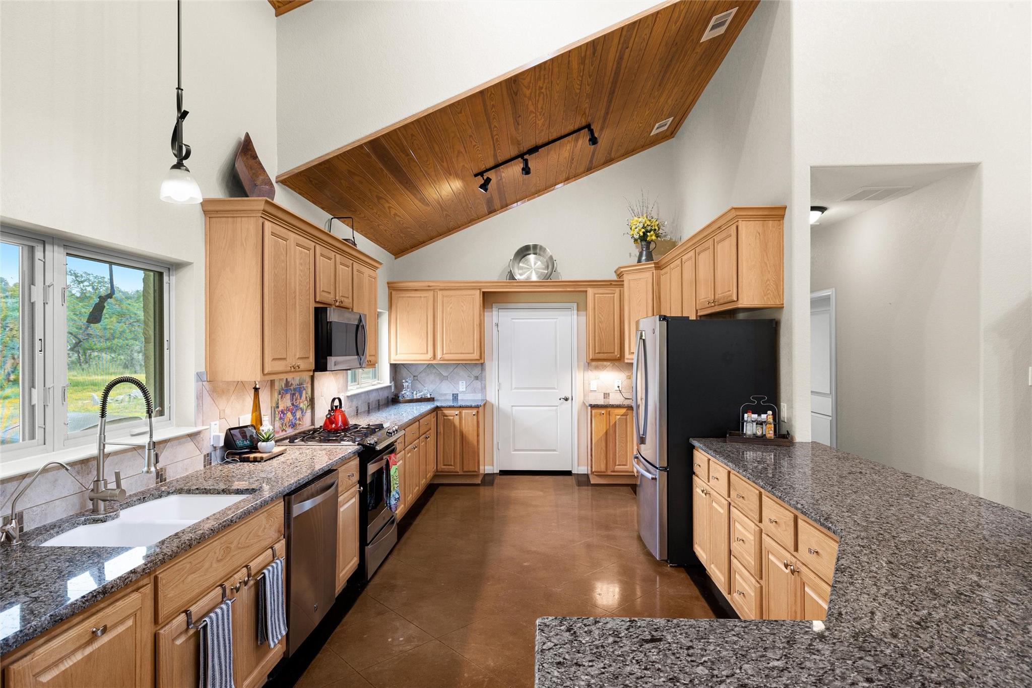 426 Preiss Ranch Rd, Blanco, TX 78606